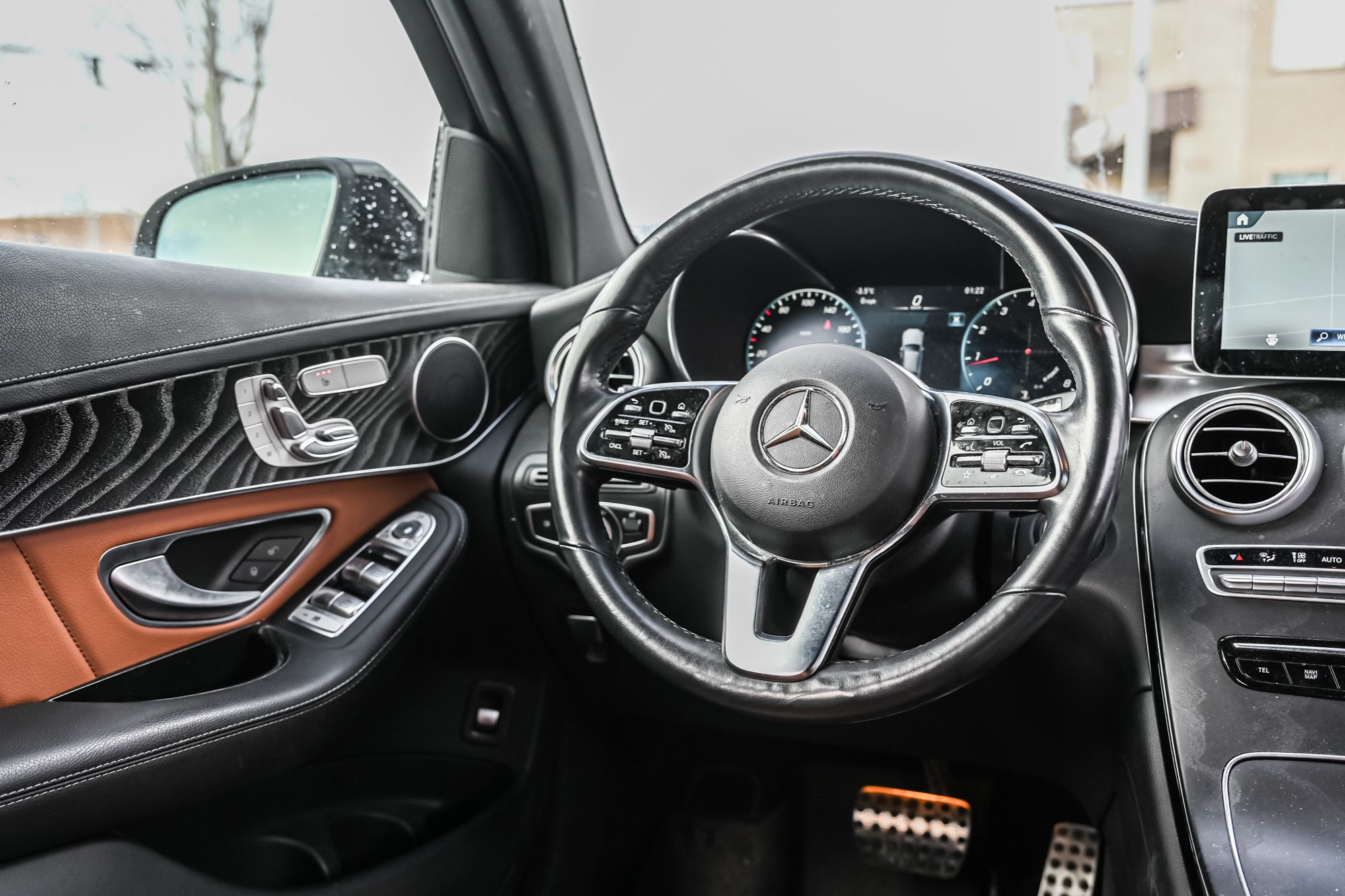 Mercedes-Benz GLC300  2023
