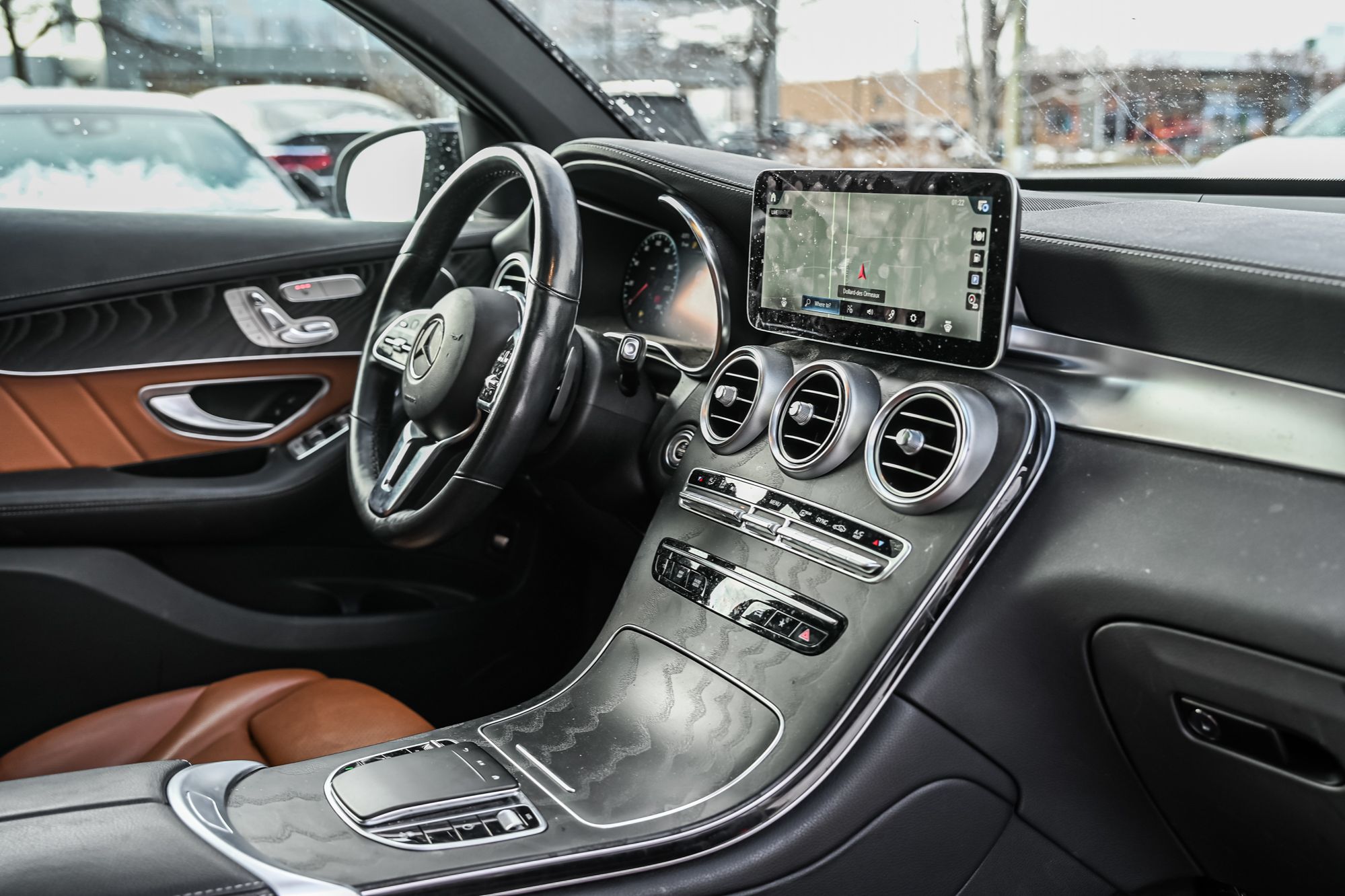 Mercedes-Benz GLC300  2023