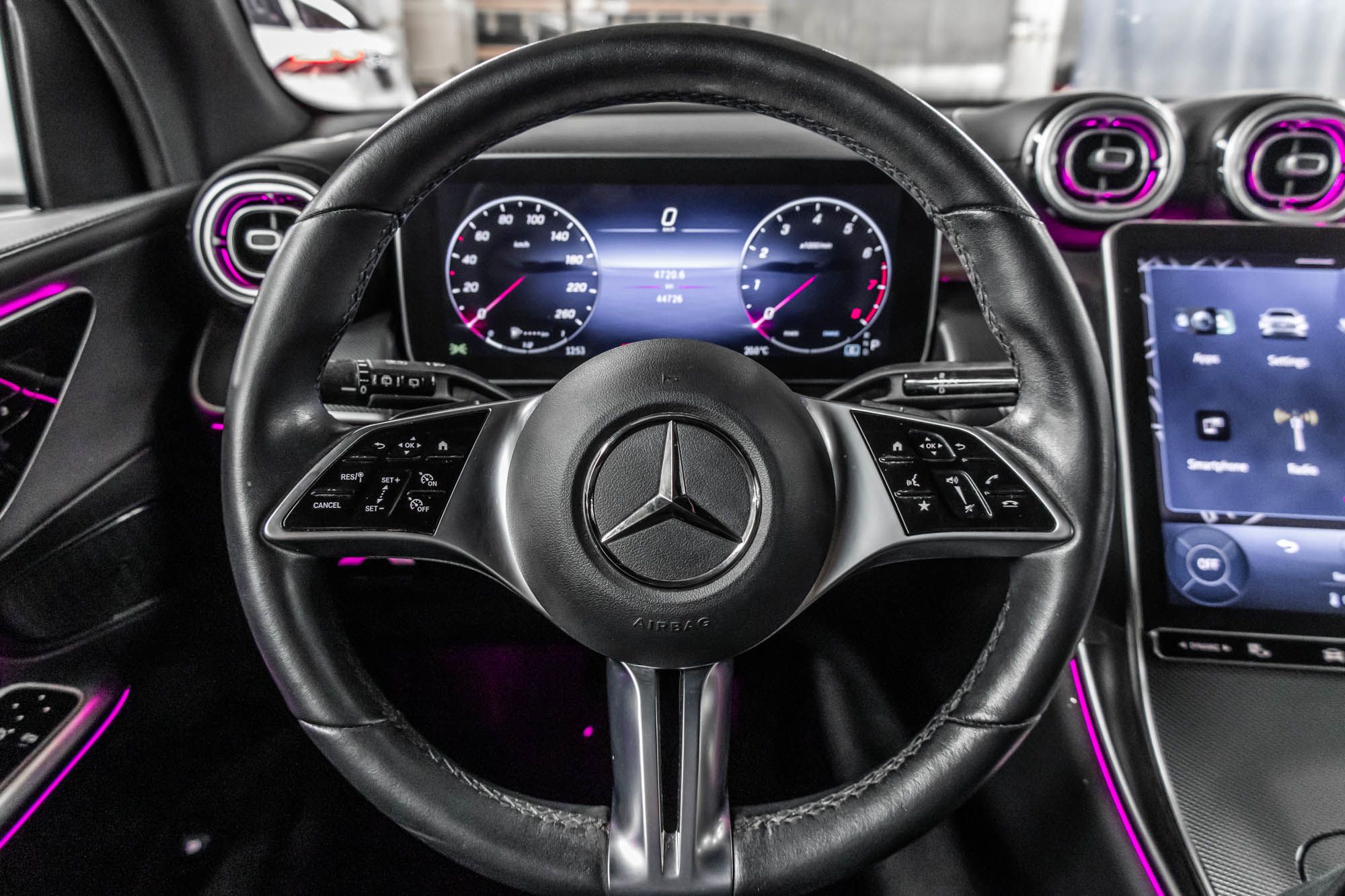 Mercedes-Benz GLC300  2023