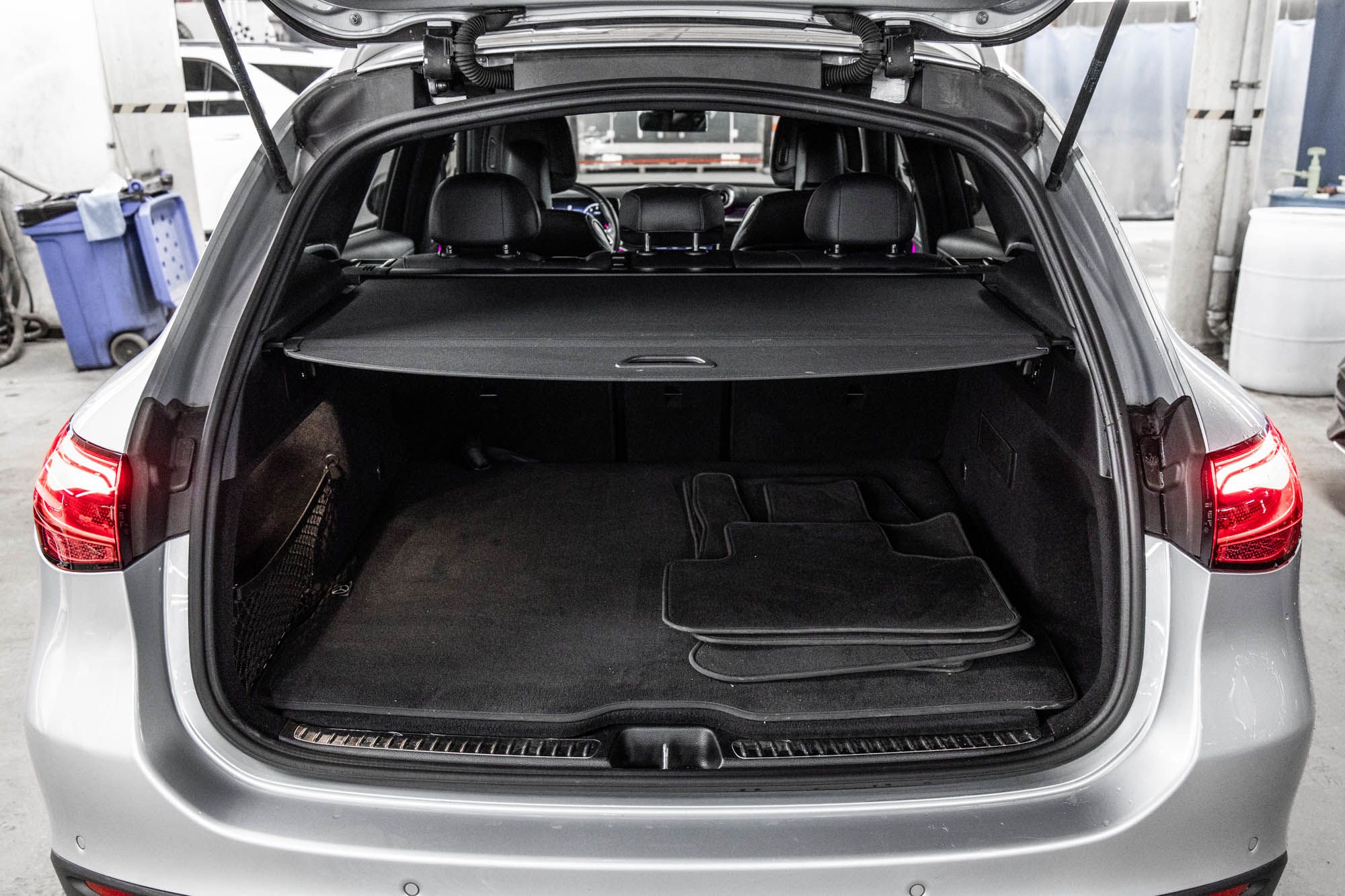 Mercedes-Benz GLC300  2023