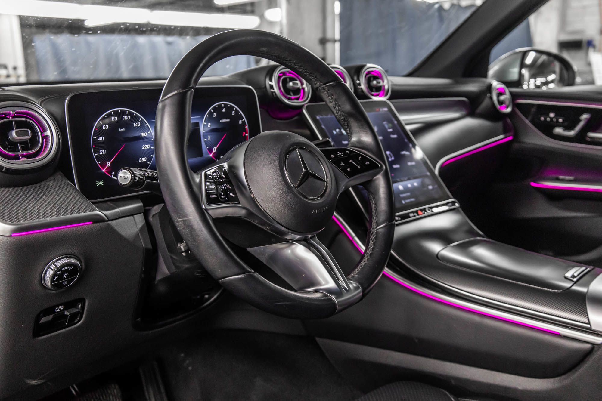 Mercedes-Benz GLC300  2023