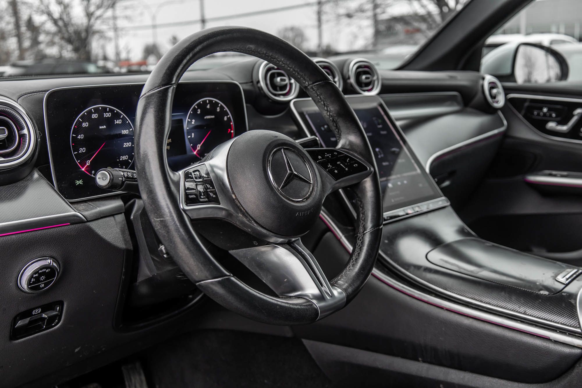 Mercedes-Benz GLC300  2023