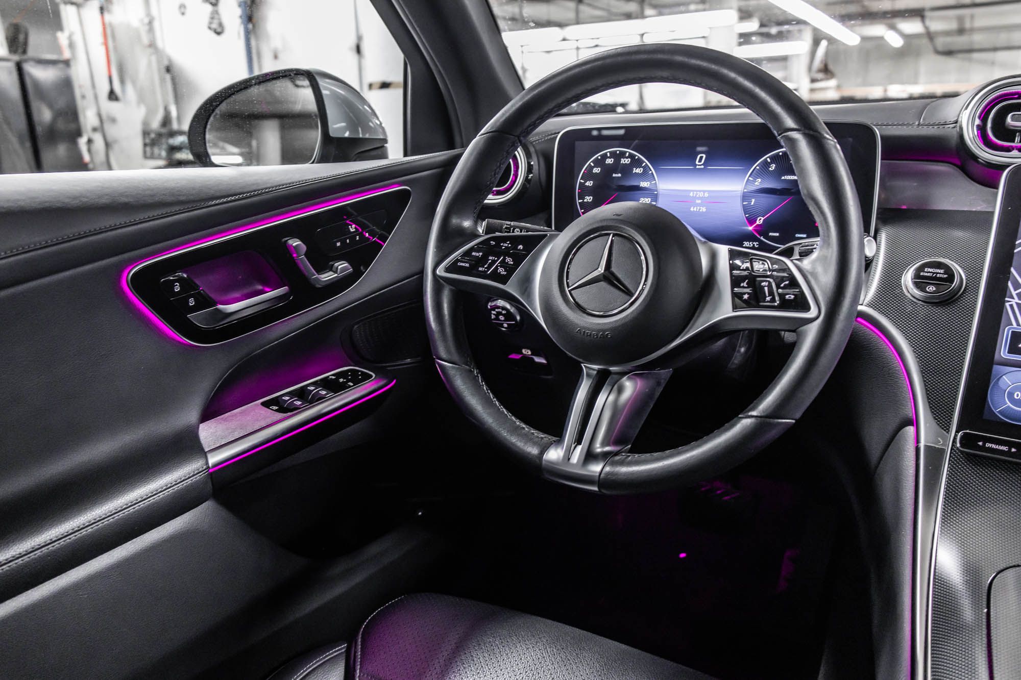 Mercedes-Benz GLC300  2023