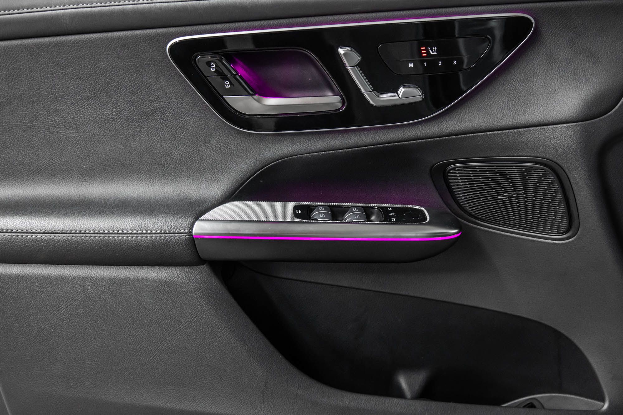 Mercedes-Benz GLC300  2023