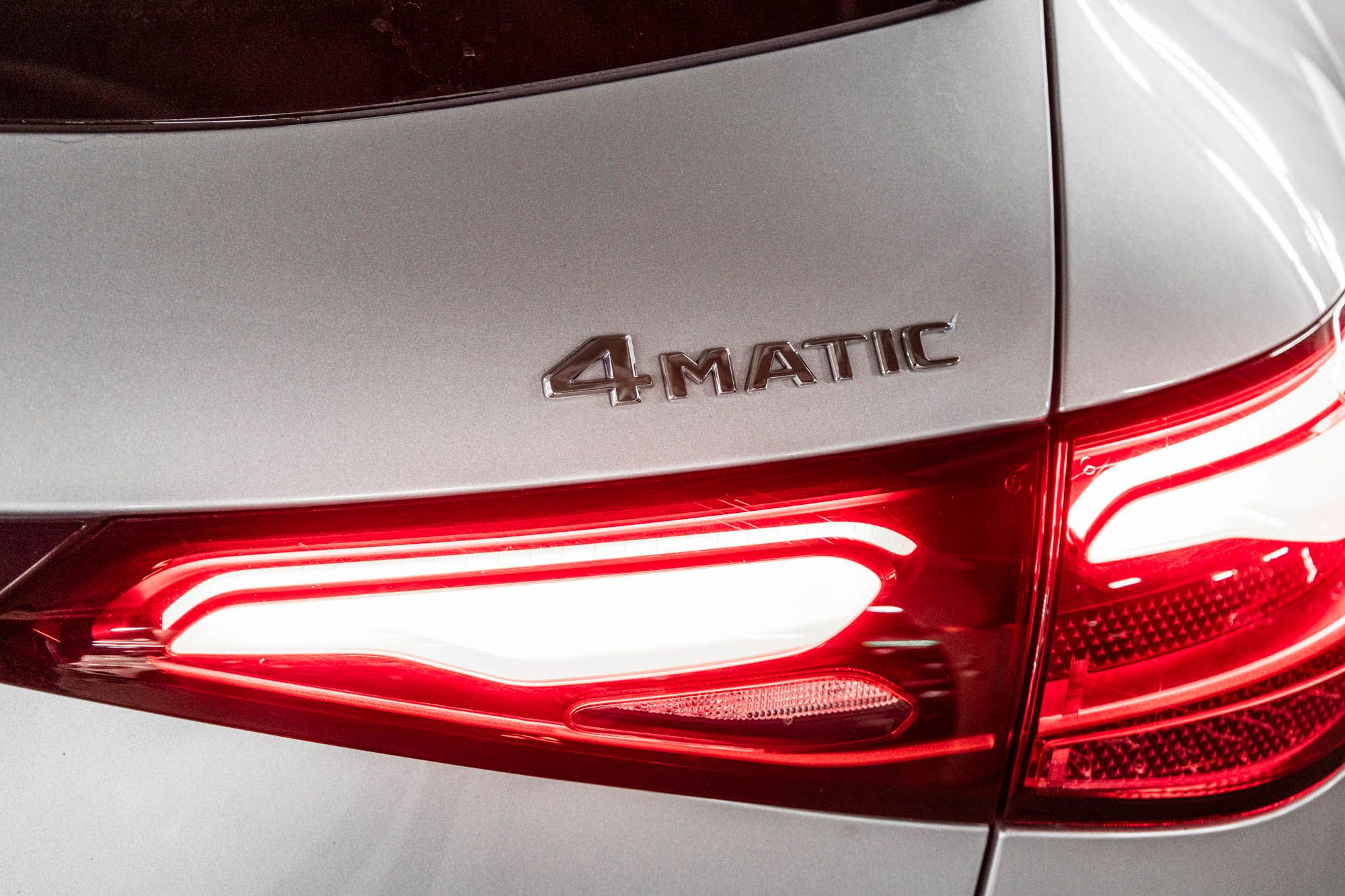 Mercedes-Benz GLC300  2023