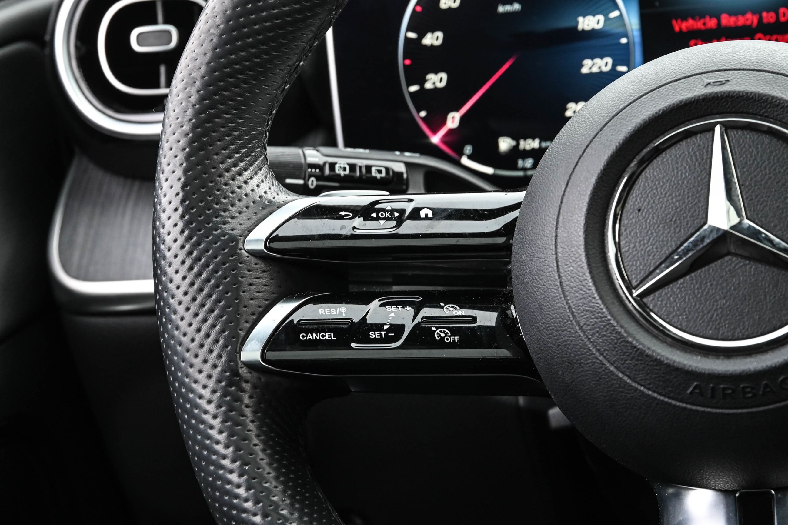 Mercedes-Benz GLC300  2023