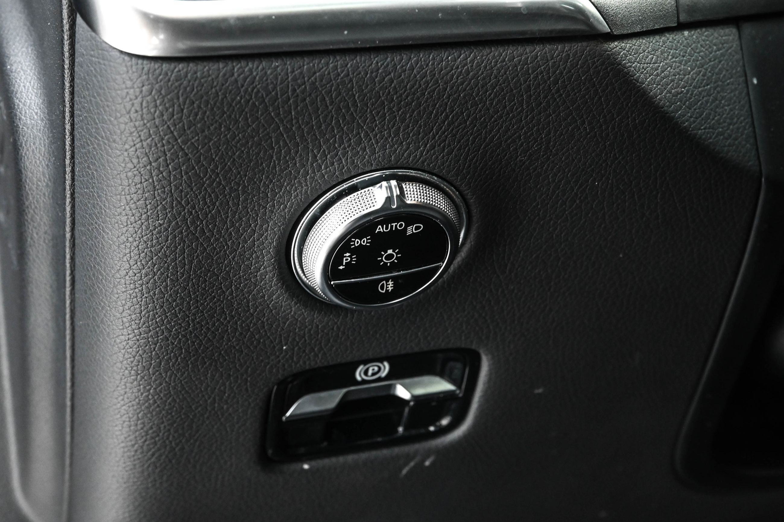 Mercedes-Benz GLC300  2023