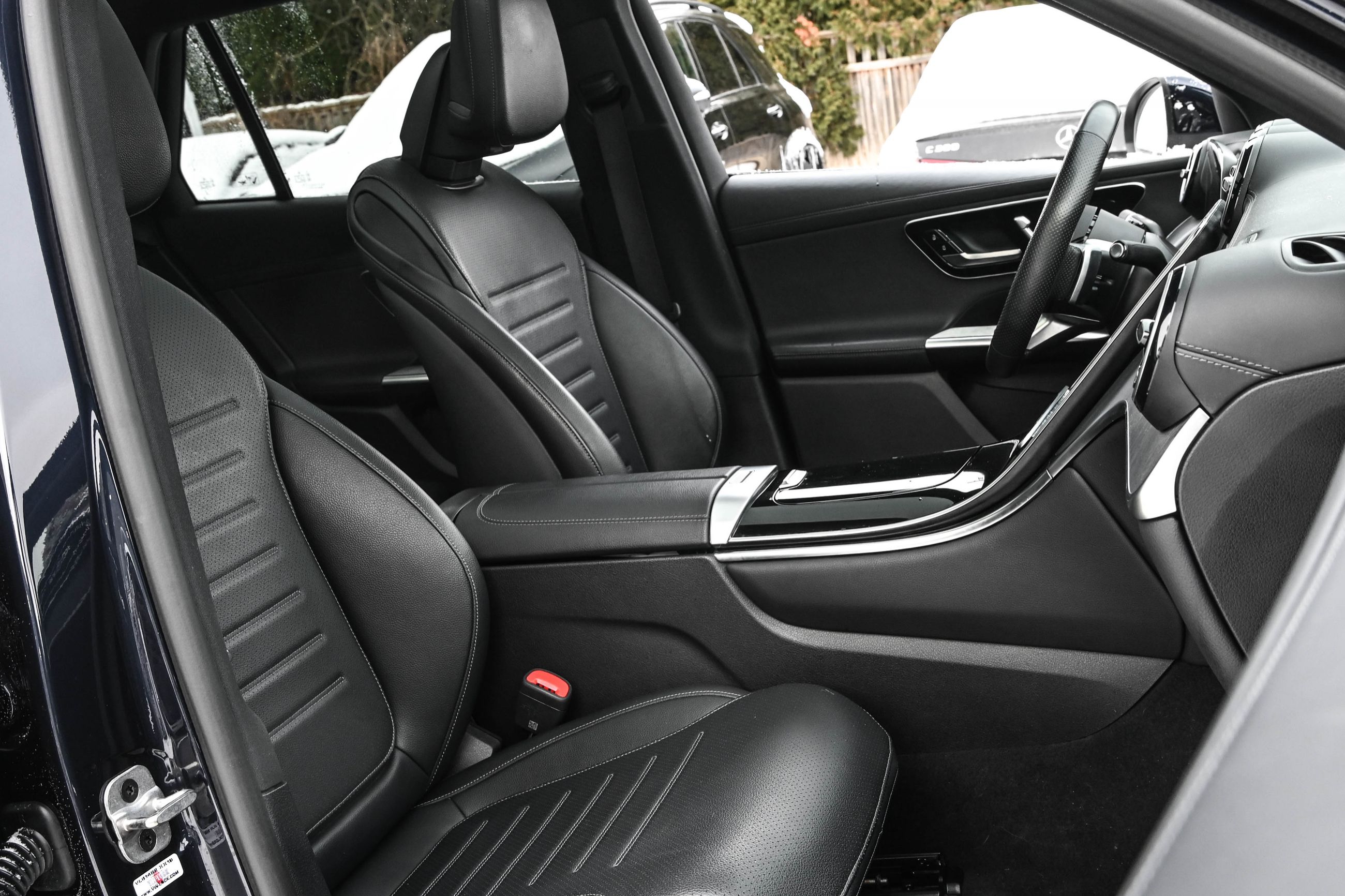 Mercedes-Benz GLC300  2023