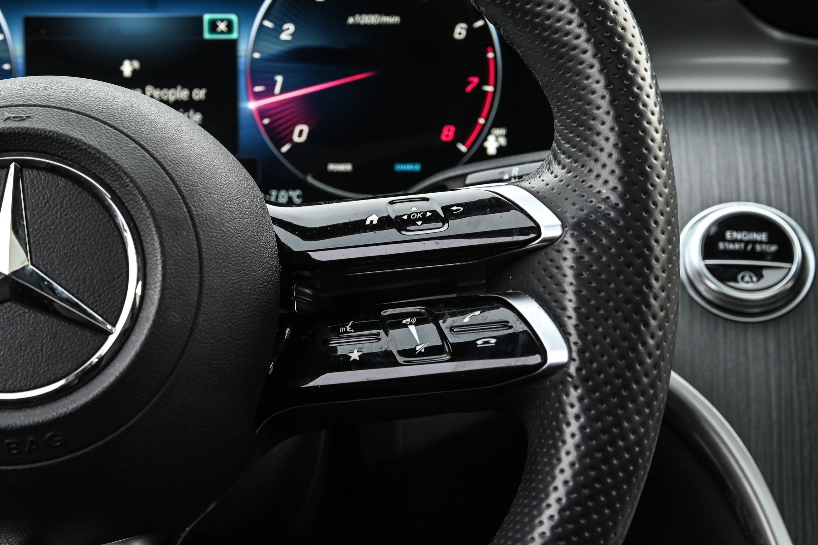 Mercedes-Benz GLC300  2023