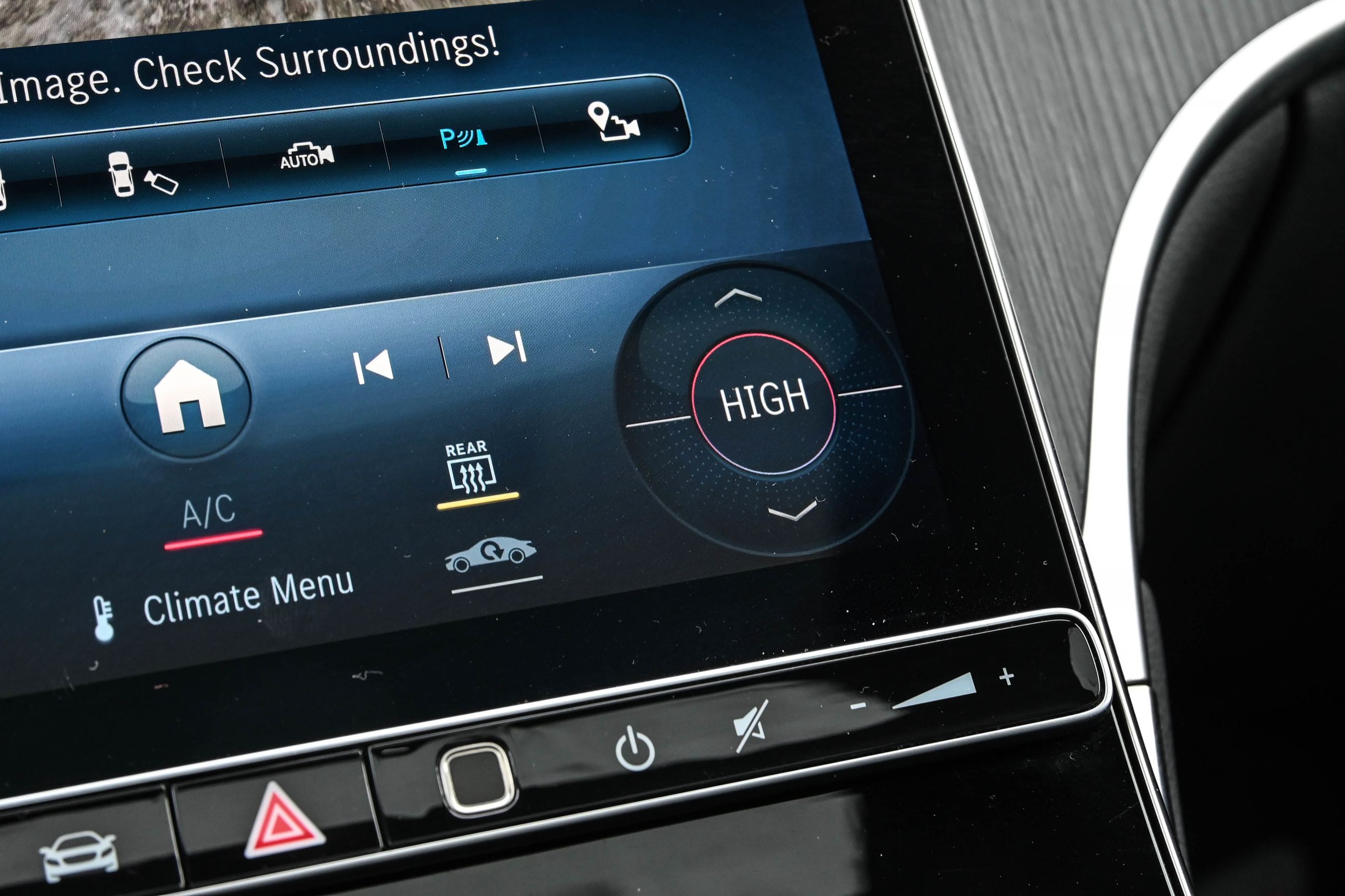 Mercedes-Benz GLC300  2023