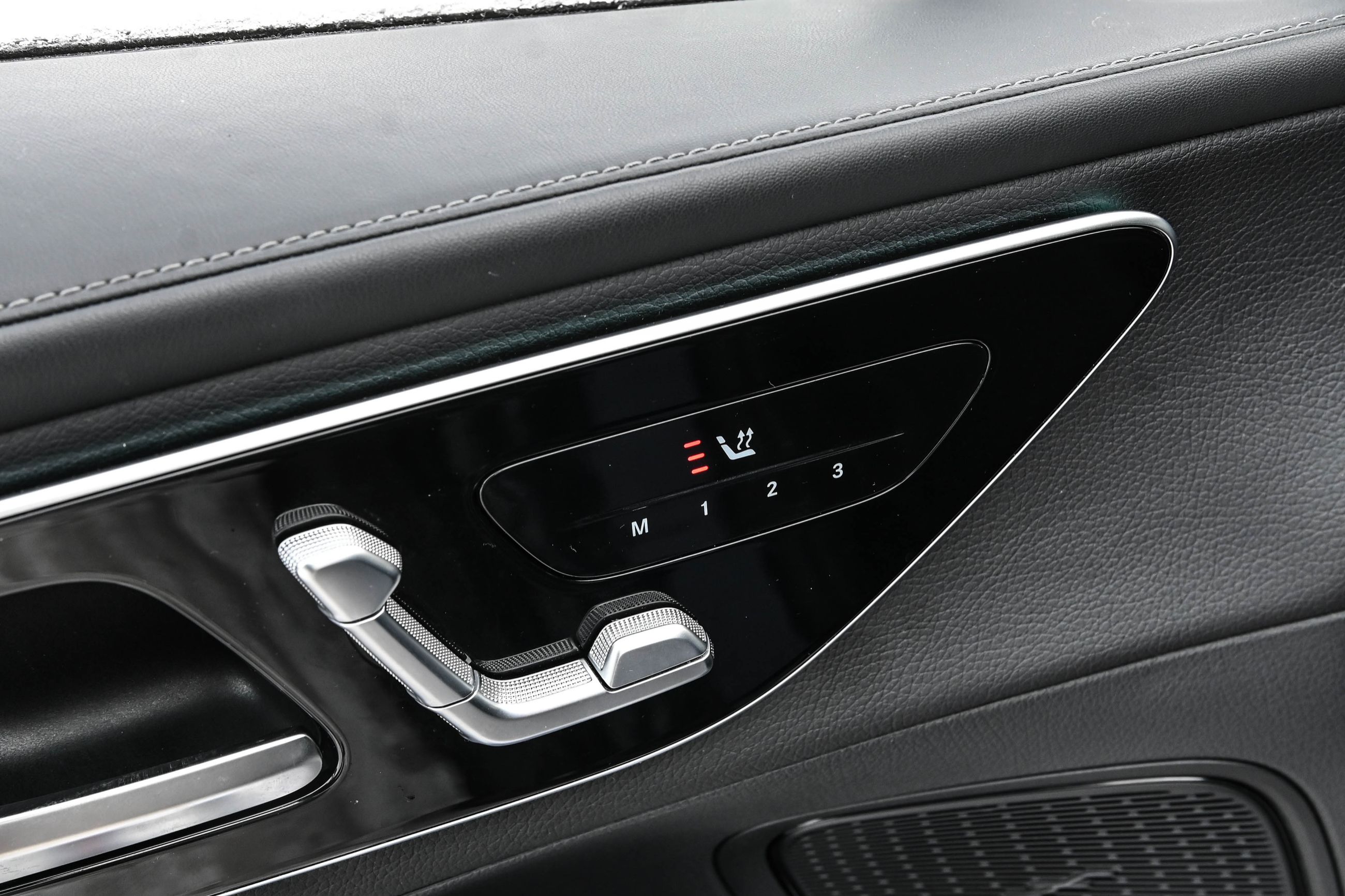 Mercedes-Benz GLC300  2023