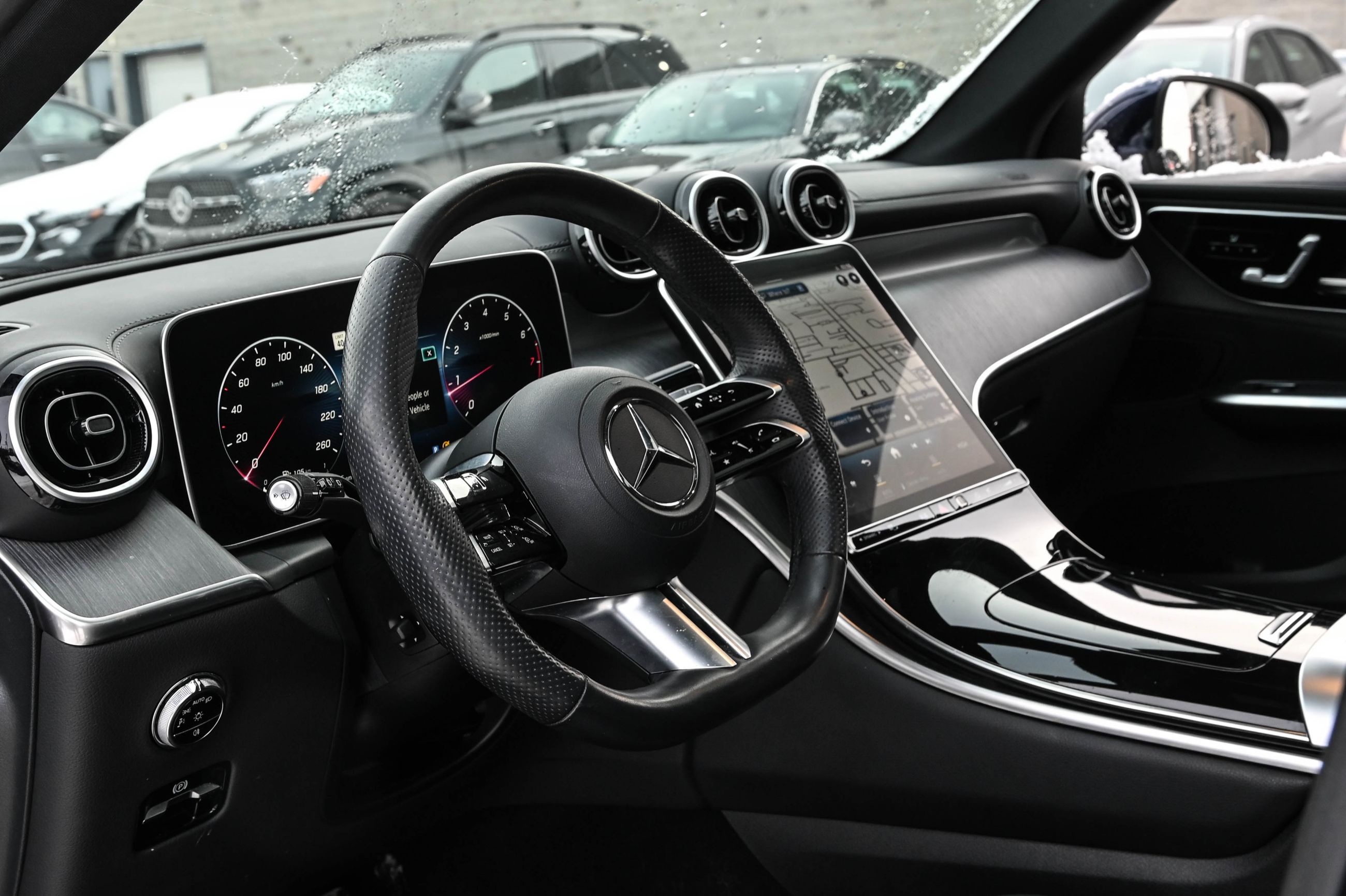 Mercedes-Benz GLC300  2023