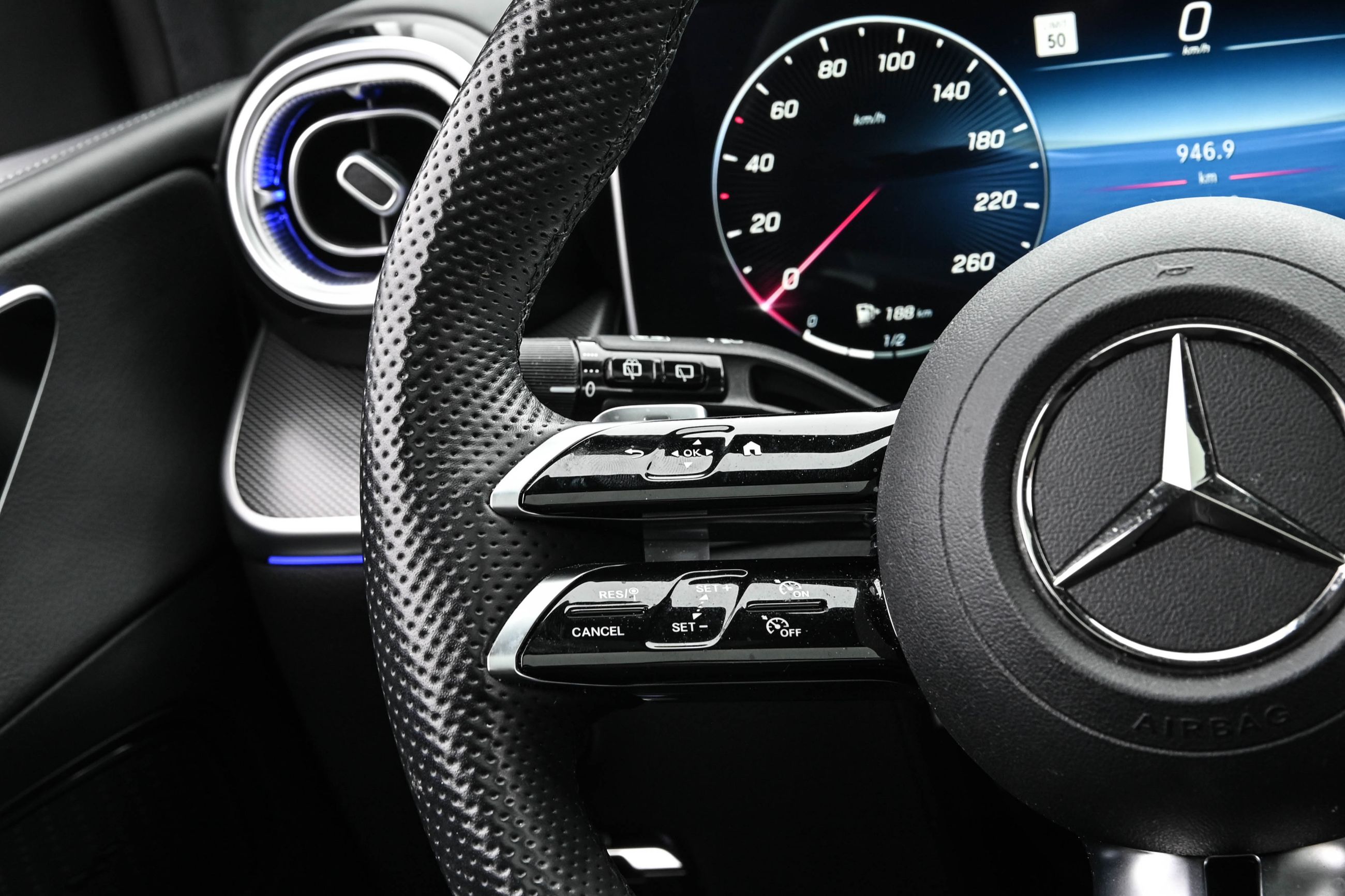 Mercedes-Benz GLC300  2023