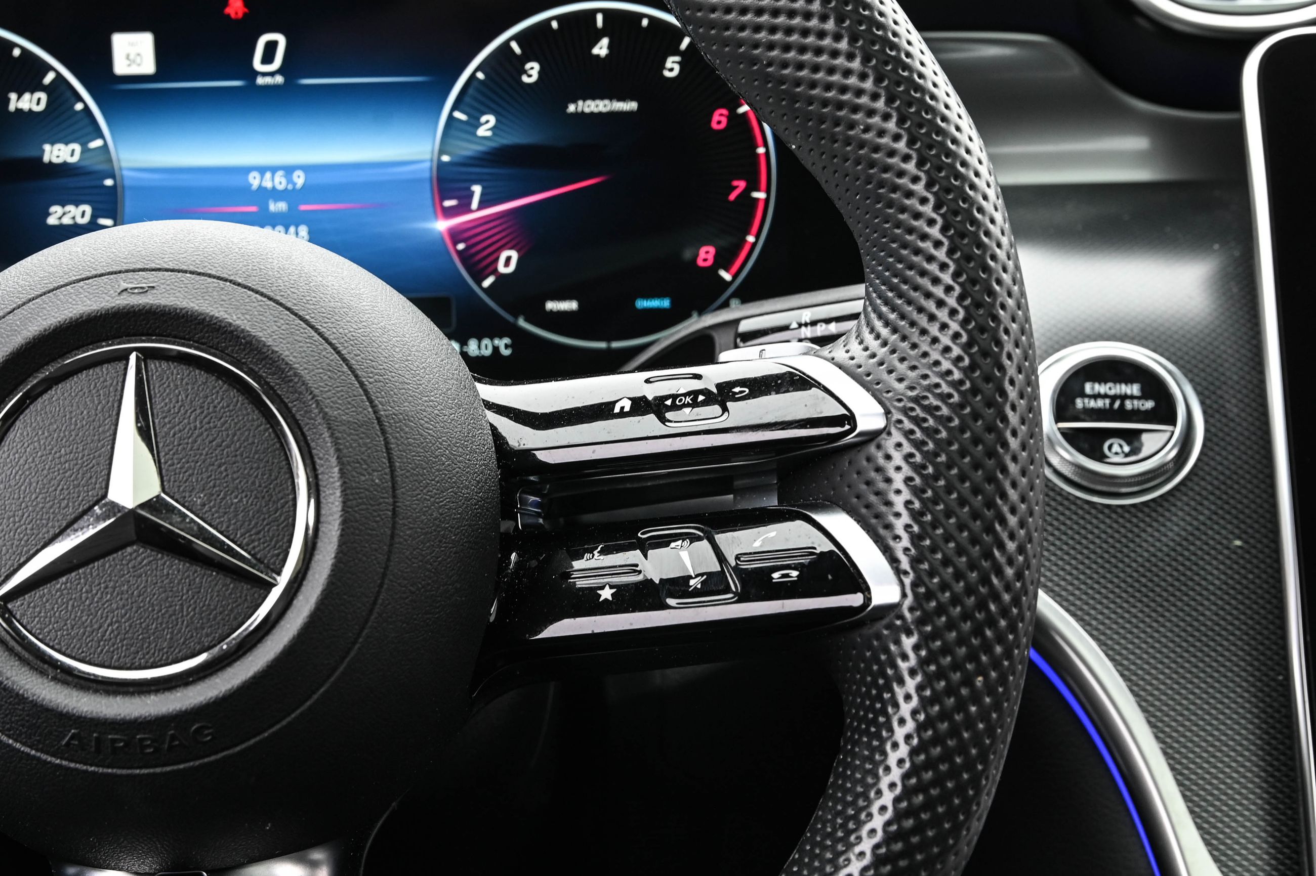 Mercedes-Benz GLC300  2023