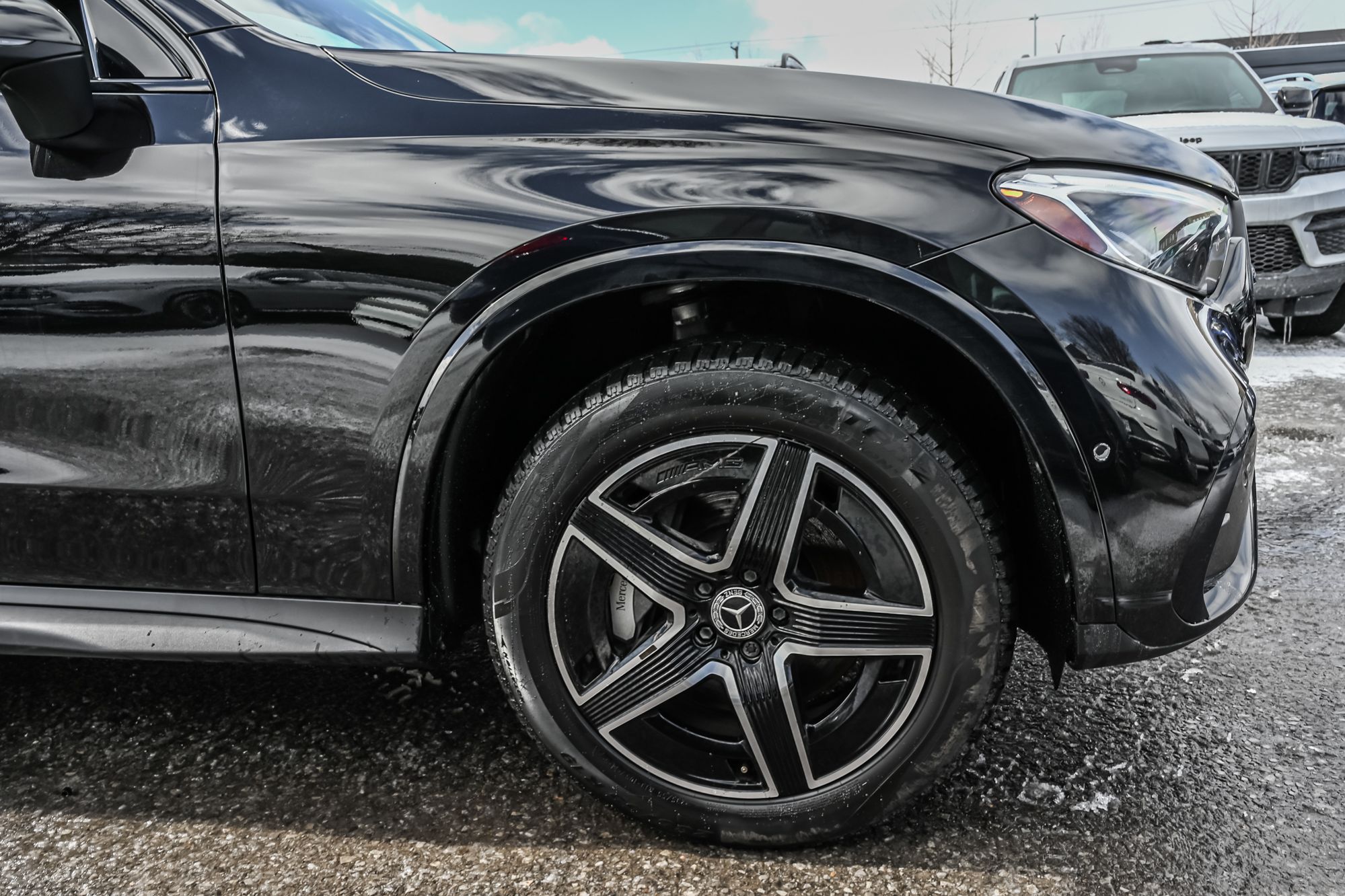Mercedes-Benz GLC300  2023 à Dollard-des-Ormeaux, Québec