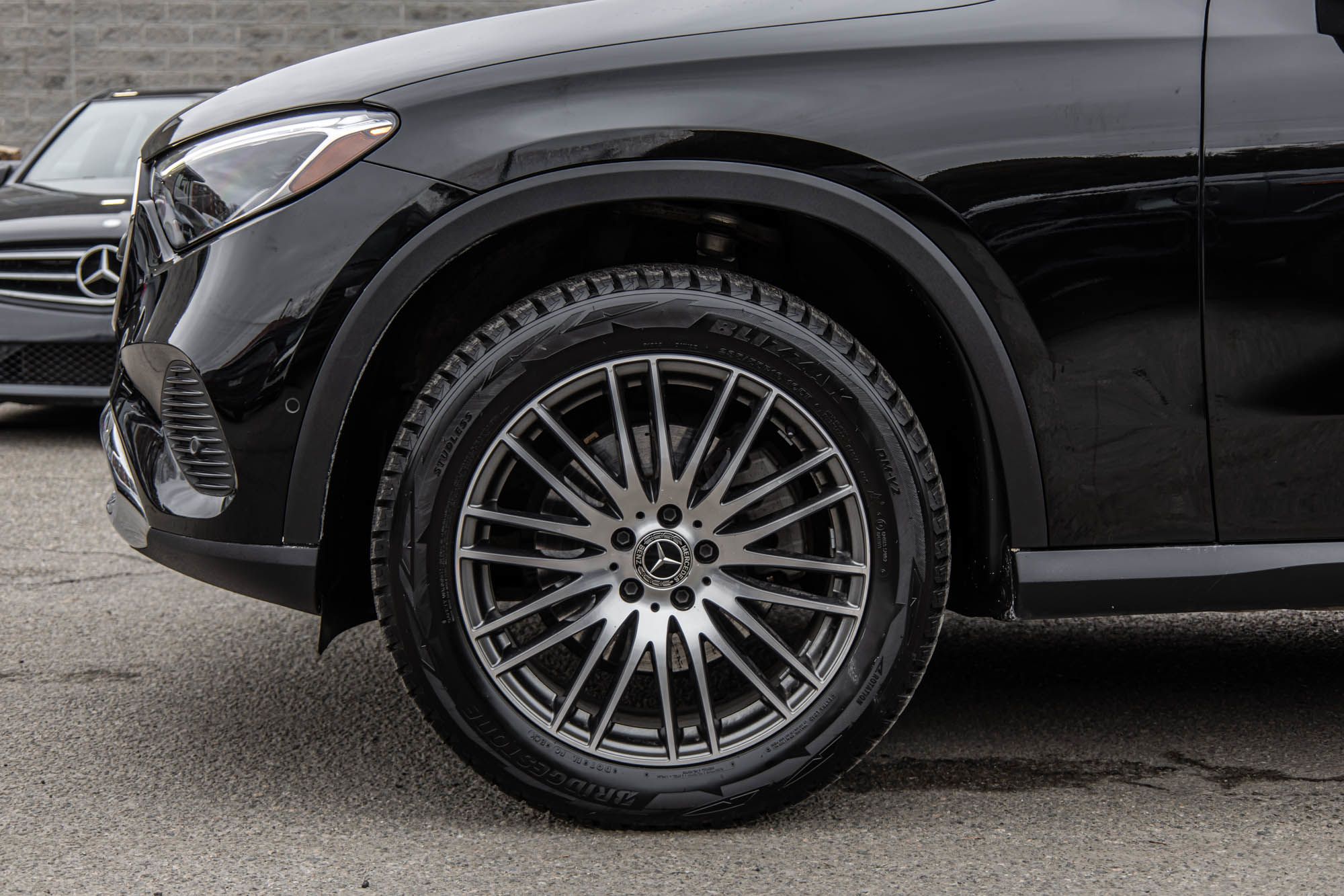 Mercedes-Benz GLC300  2023