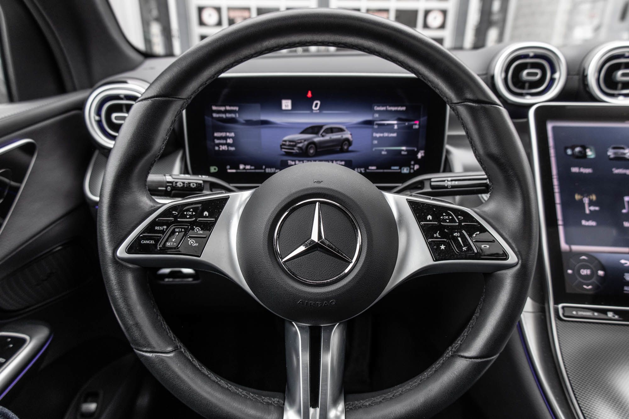 Mercedes-Benz GLC300  2023