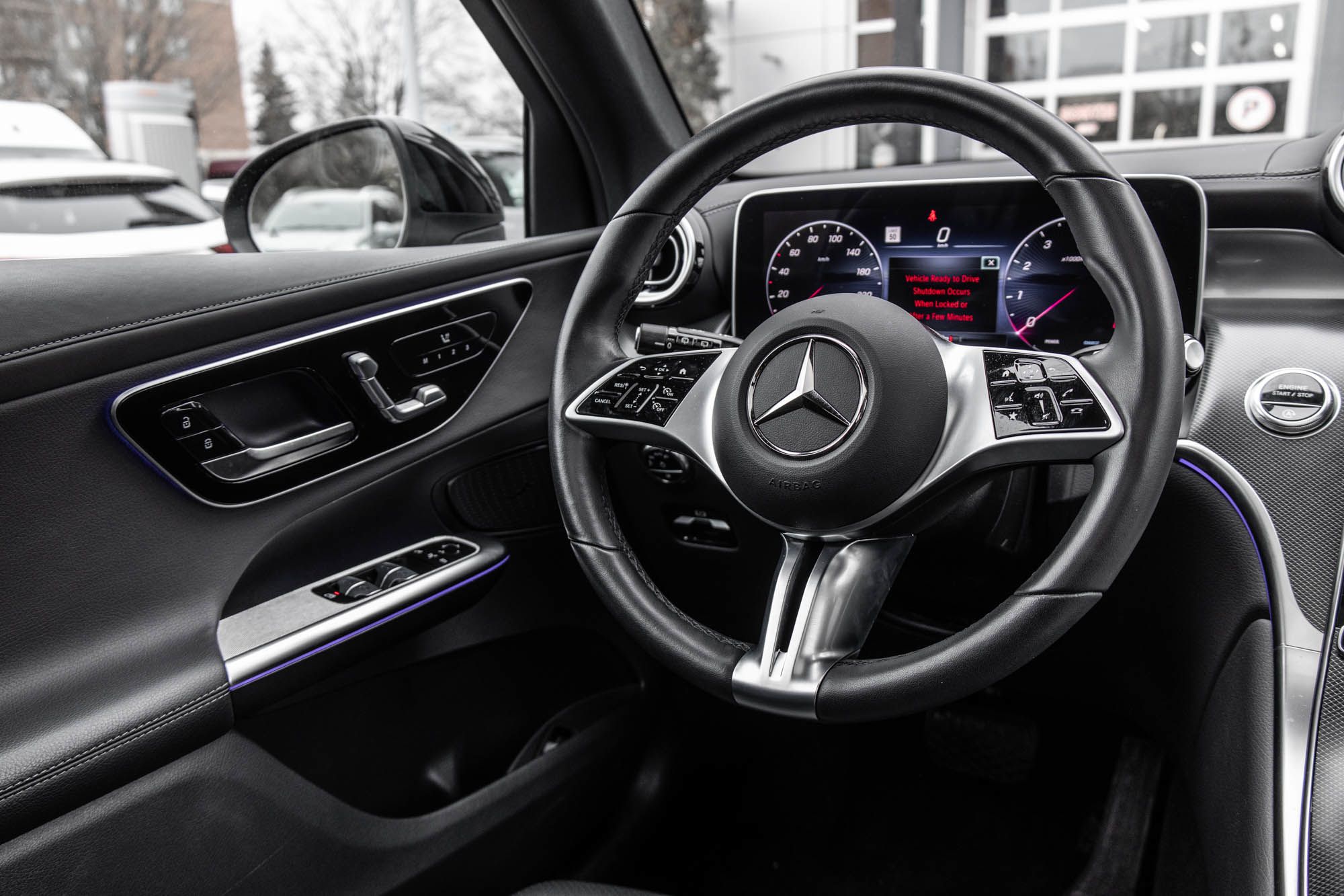 Mercedes-Benz GLC300  2023