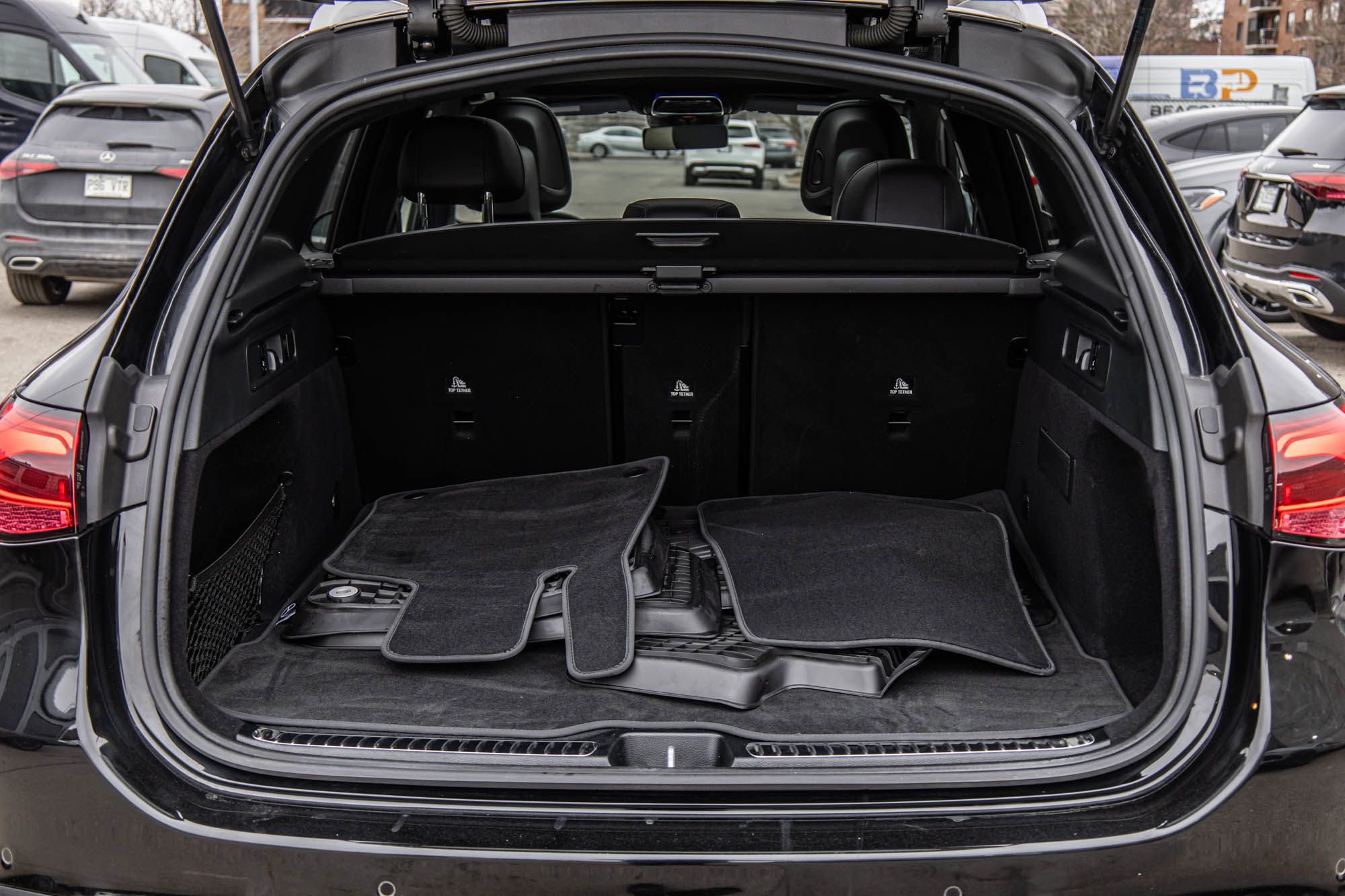 Mercedes-Benz GLC300  2023