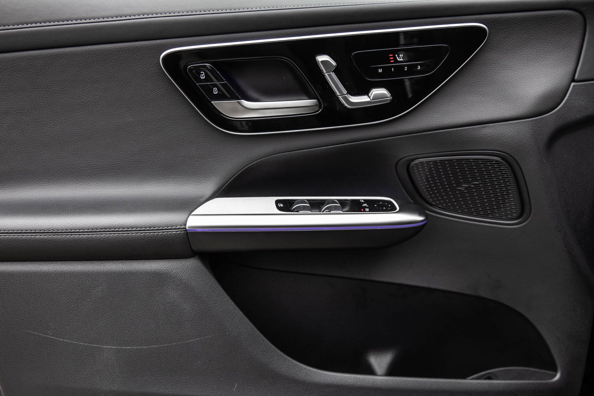 Mercedes-Benz GLC300  2023