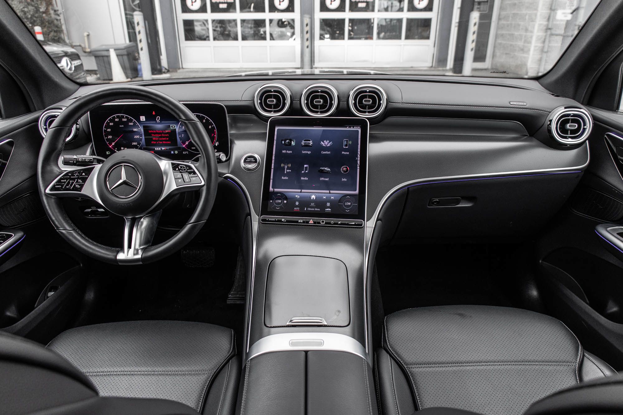 Mercedes-Benz GLC300  2023