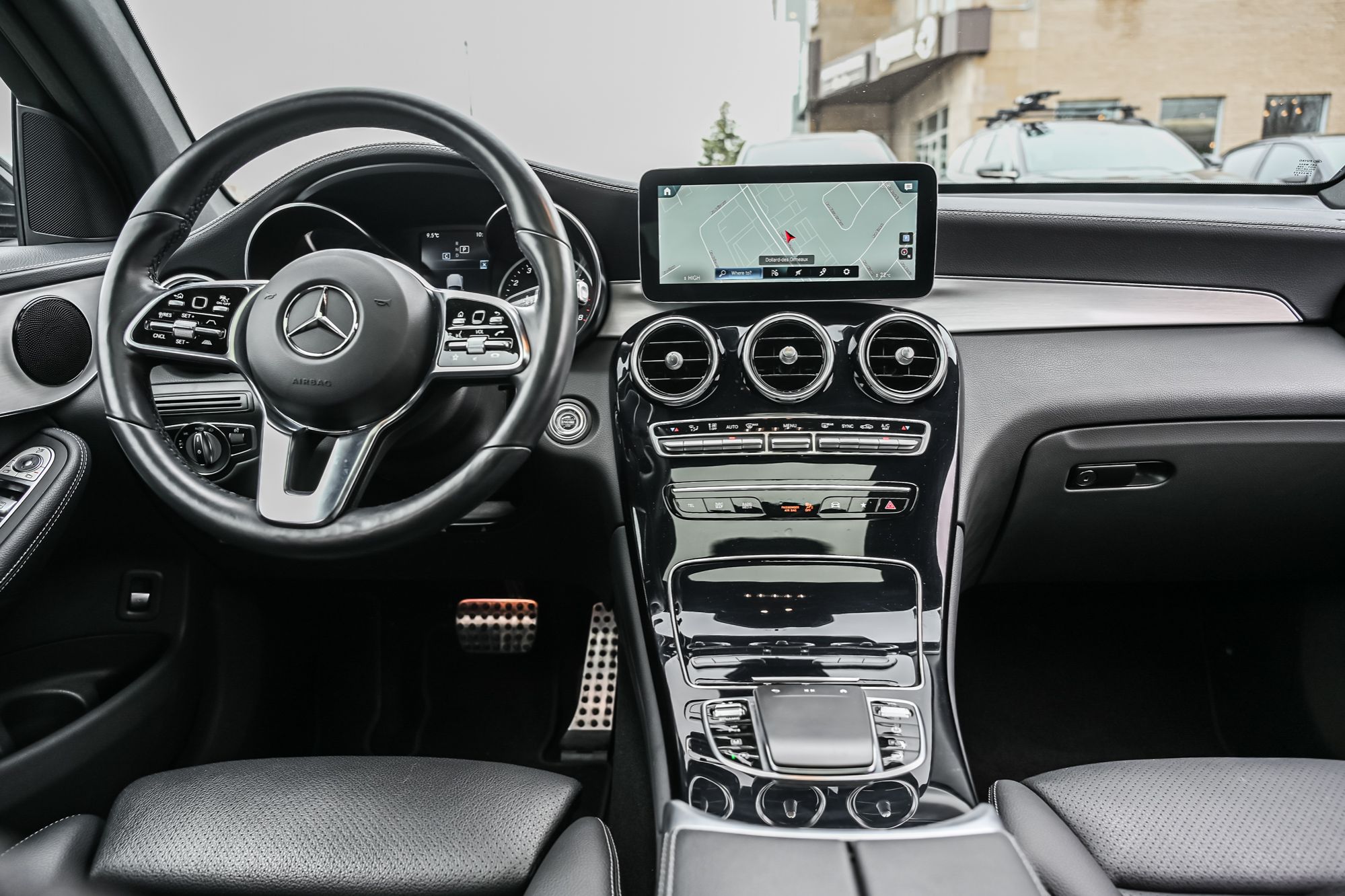 Mercedes-Benz GLC300  2023 à Dollard-des-Ormeaux, Québec