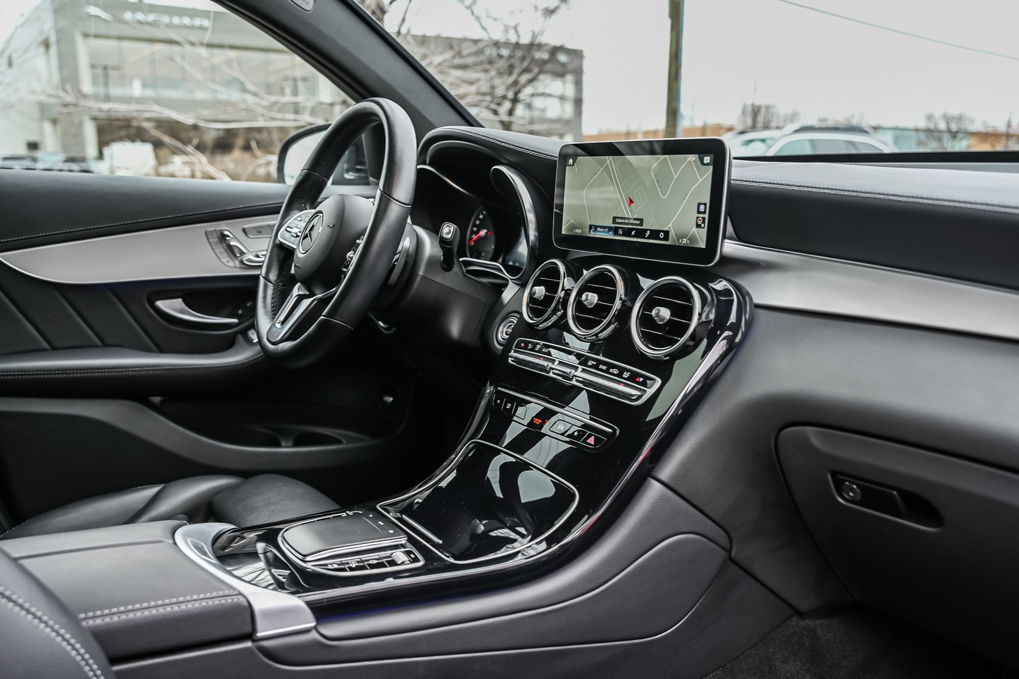 Mercedes-Benz GLC300  2023 à Dollard-des-Ormeaux, Québec