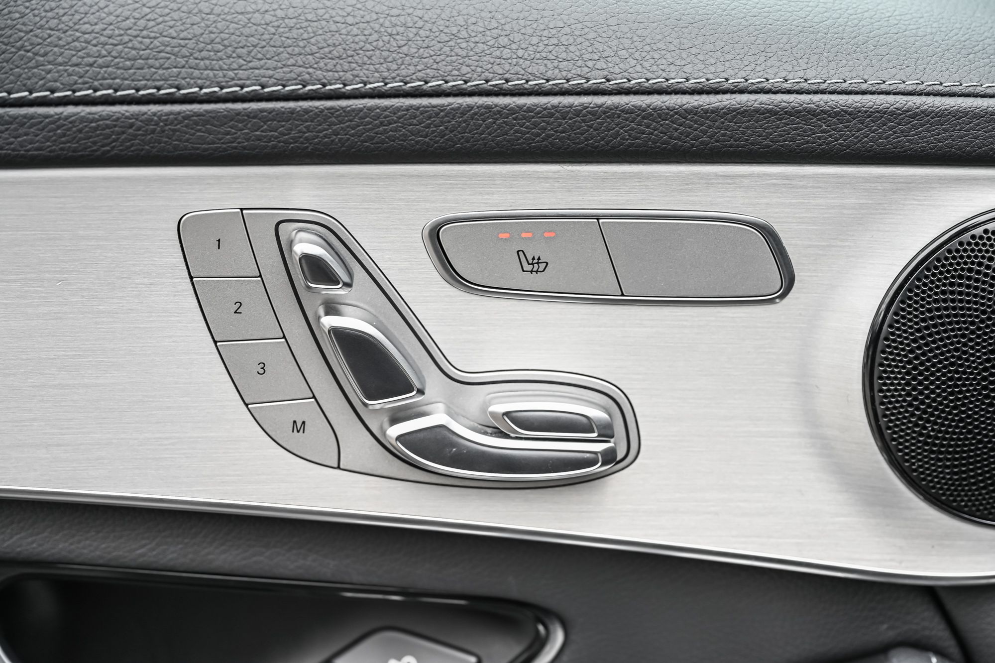 Mercedes-Benz GLC300  2023 à Dollard-des-Ormeaux, Québec