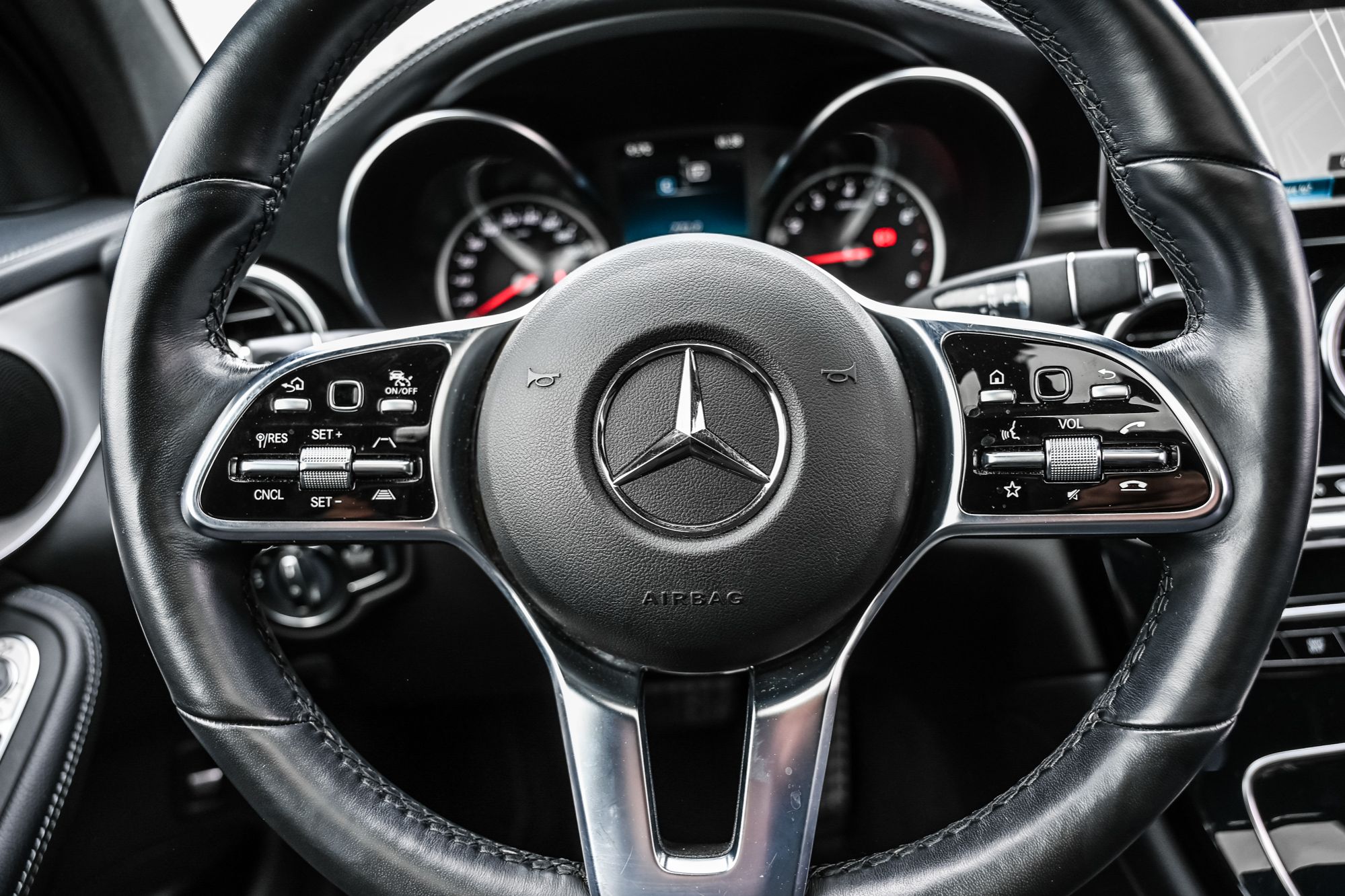 Mercedes-Benz GLC300  2023 à Dollard-des-Ormeaux, Québec