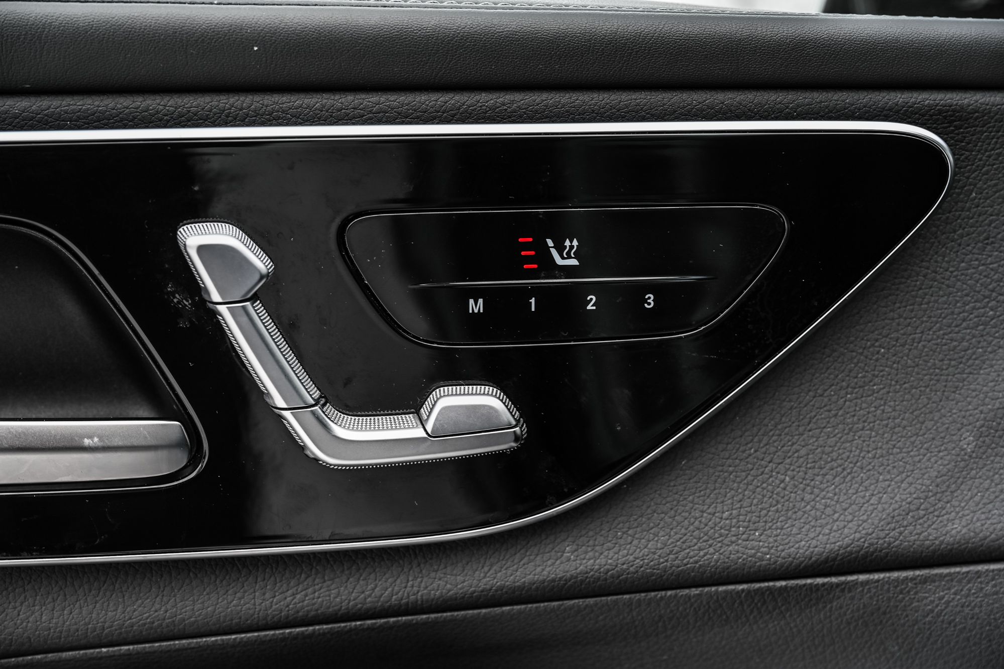 2024 Mercedes-Benz GLC300 in Dollard-des-Ormeaux, Quebec