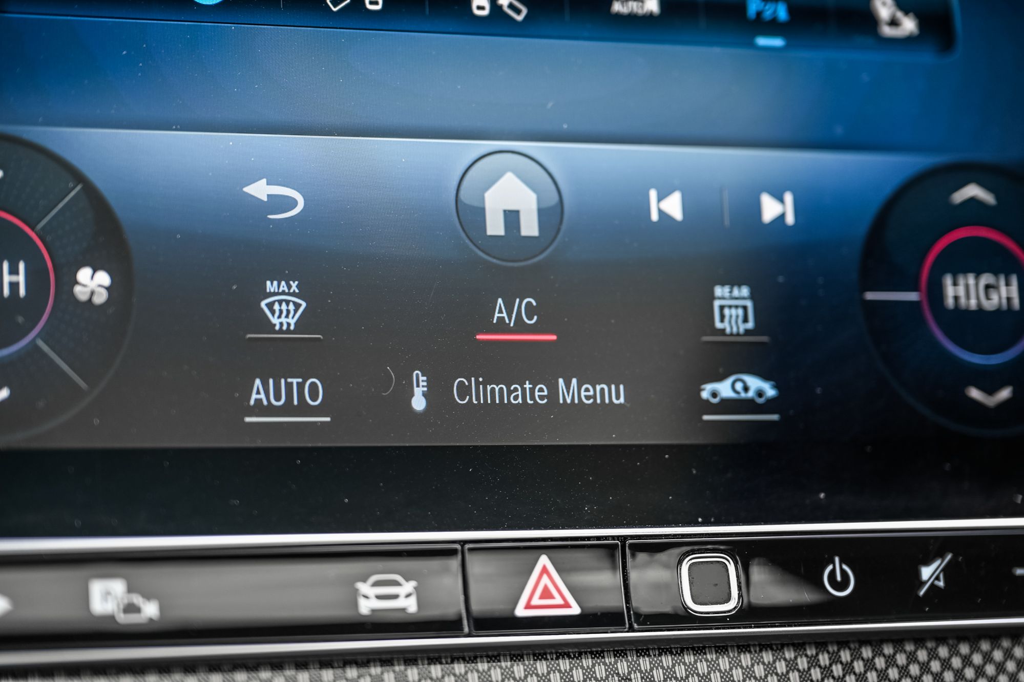 2024 Mercedes-Benz GLC300 in Dollard-des-Ormeaux, Quebec