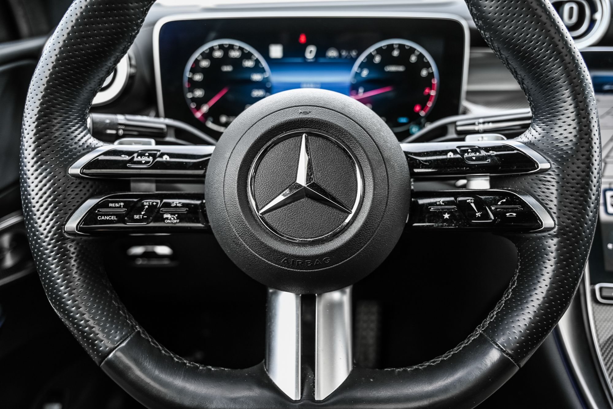 2024 Mercedes-Benz GLC300 in Dollard-des-Ormeaux, Quebec