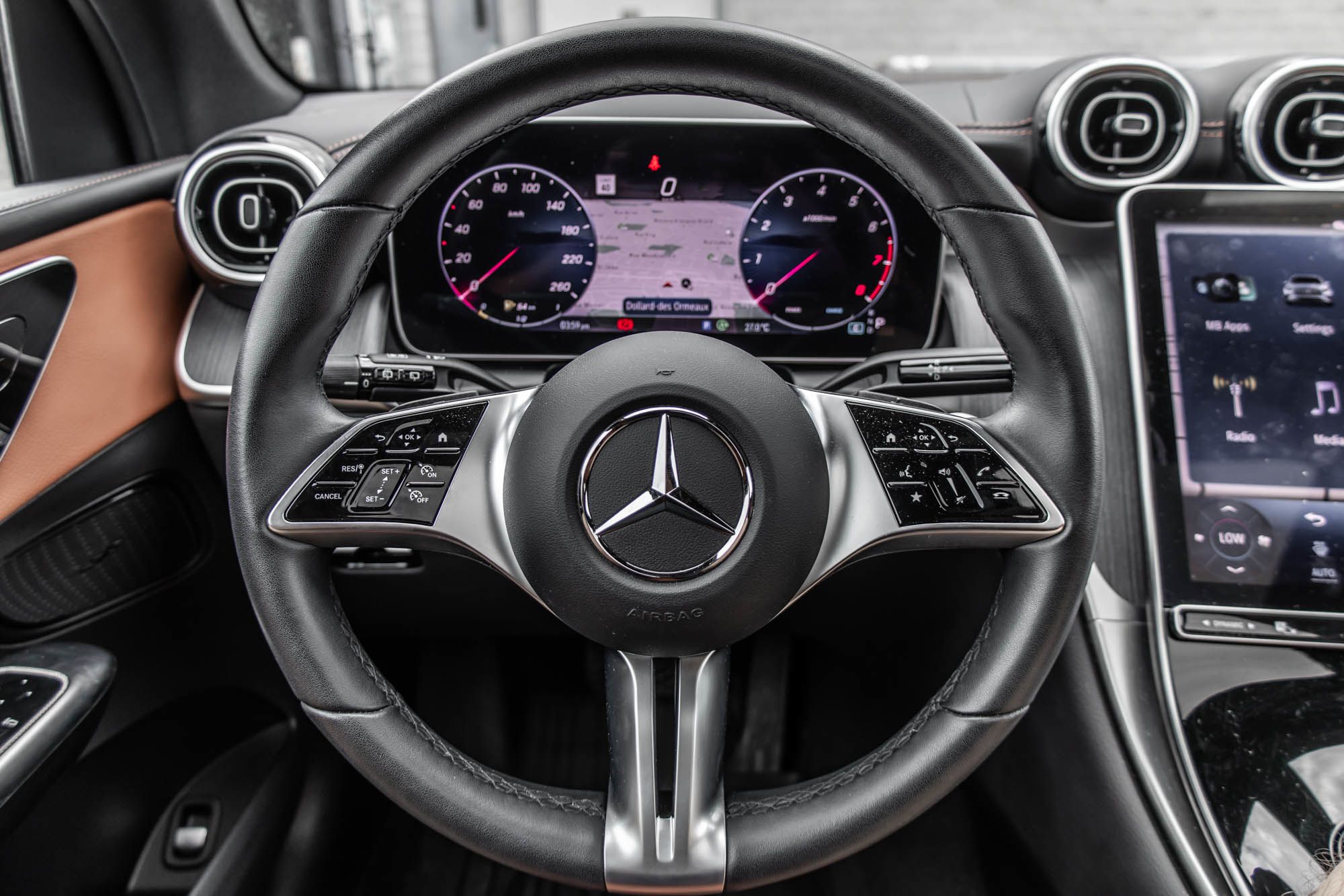 Mercedes-Benz GLC300  2024 à Dollard-des-Ormeaux, Québec