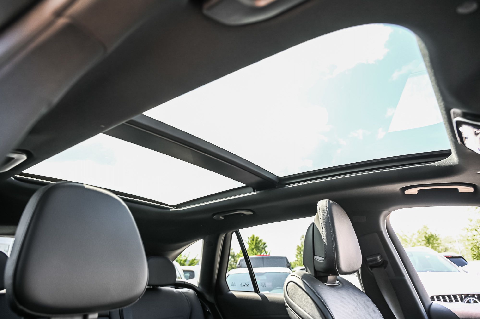 2024 Mercedes-Benz GLC300 in Dollard-des-Ormeaux, Quebec