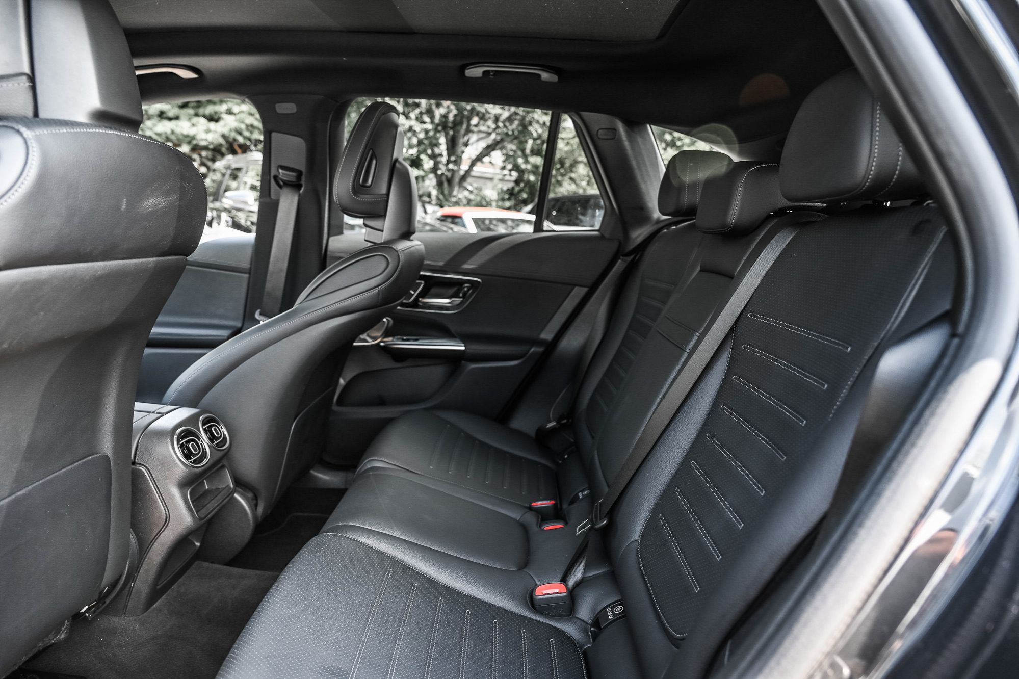 2024 Mercedes-Benz GLC300 in Dollard-des-Ormeaux, Quebec