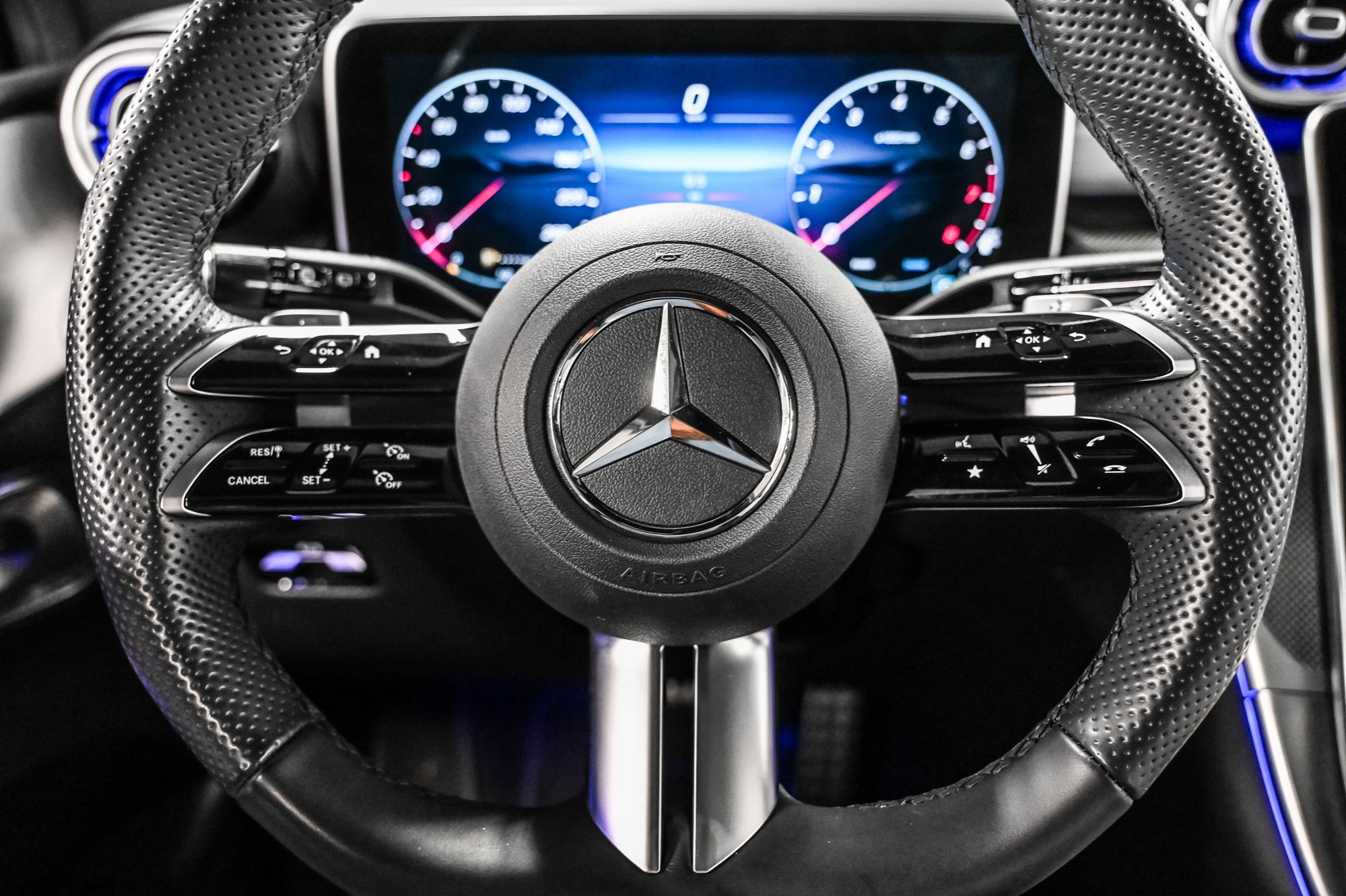 Mercedes-Benz GLC300  2025