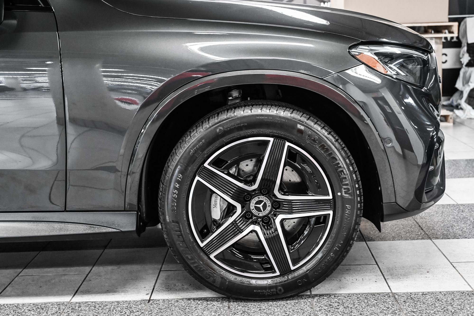 Mercedes-Benz GLC300  2025