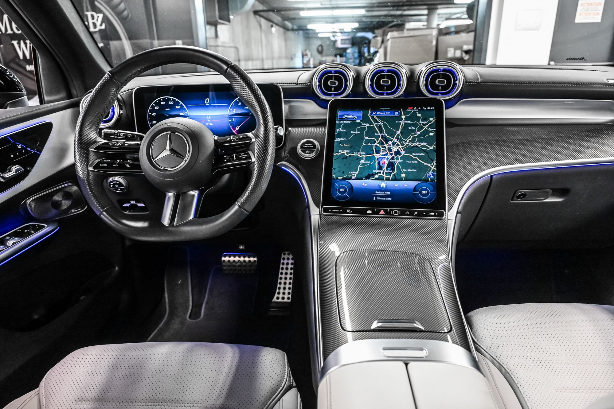 Mercedes-Benz GLC300  2025