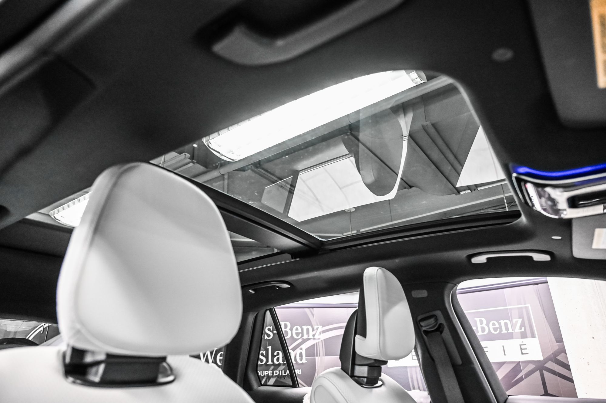 Mercedes-Benz GLC300  2025