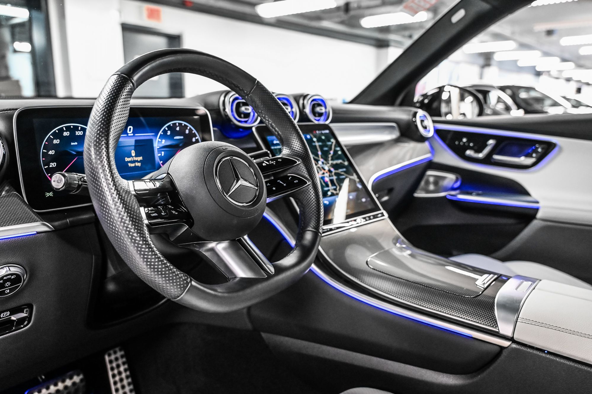 Mercedes-Benz GLC300  2025