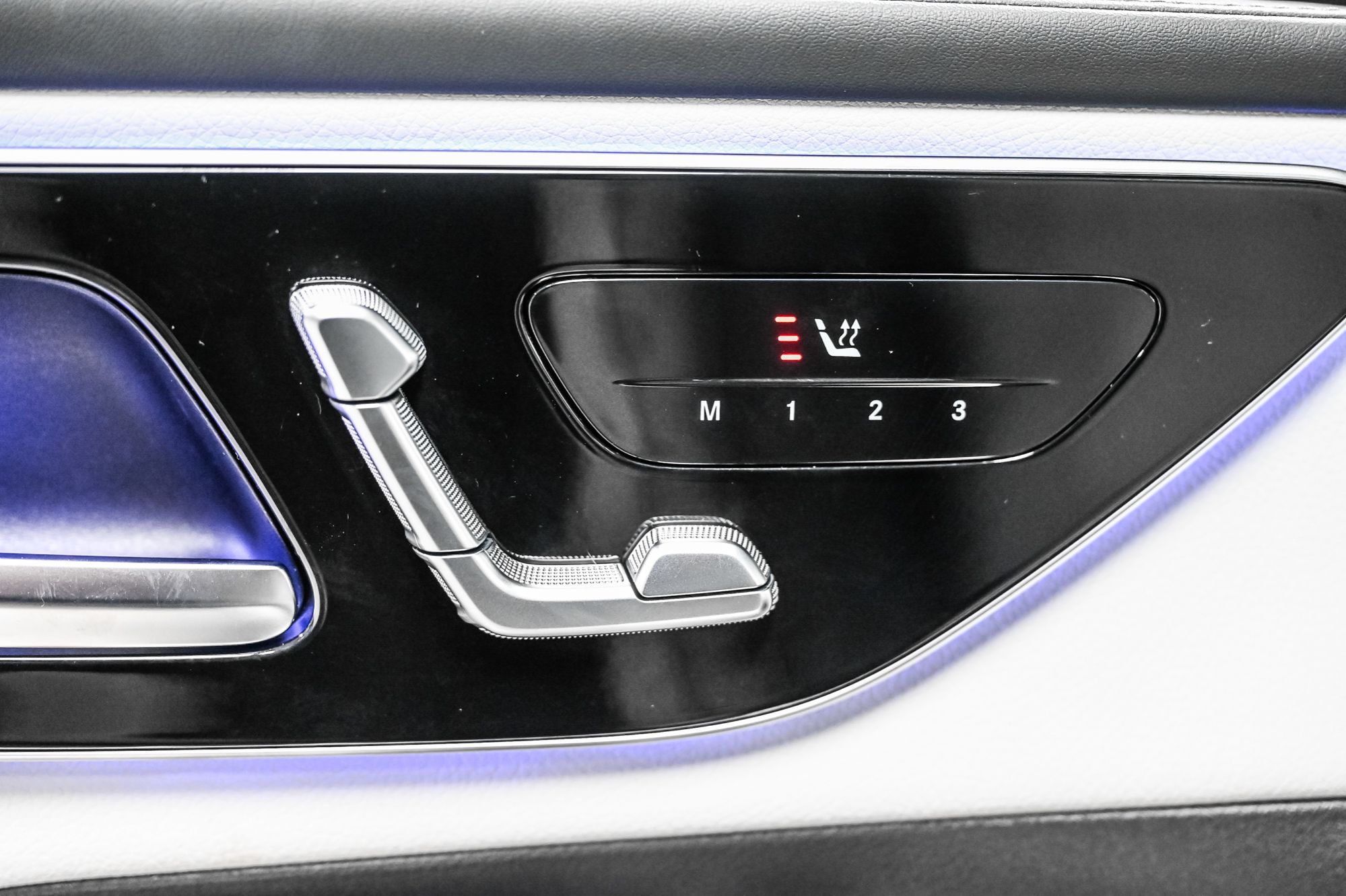 Mercedes-Benz GLC300  2025