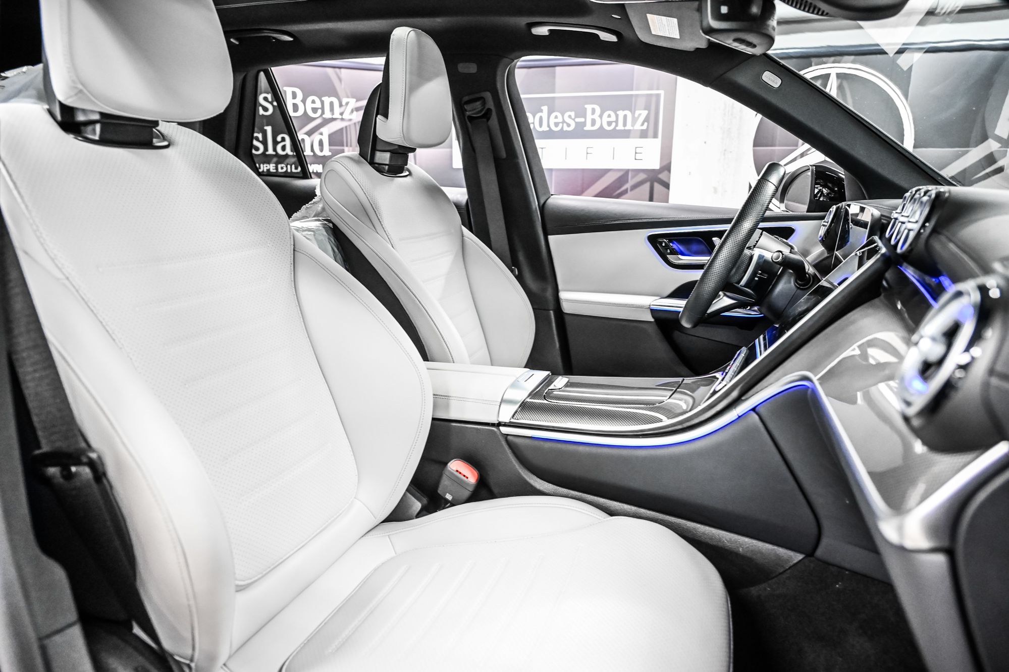 Mercedes-Benz GLC300  2025