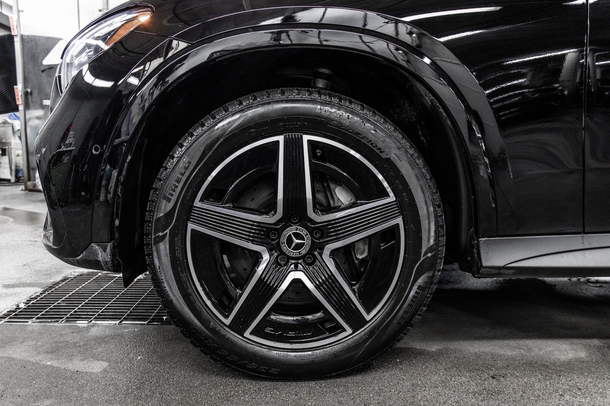 Mercedes-Benz GLC300  2025 à Dollard-des-Ormeaux, Québec