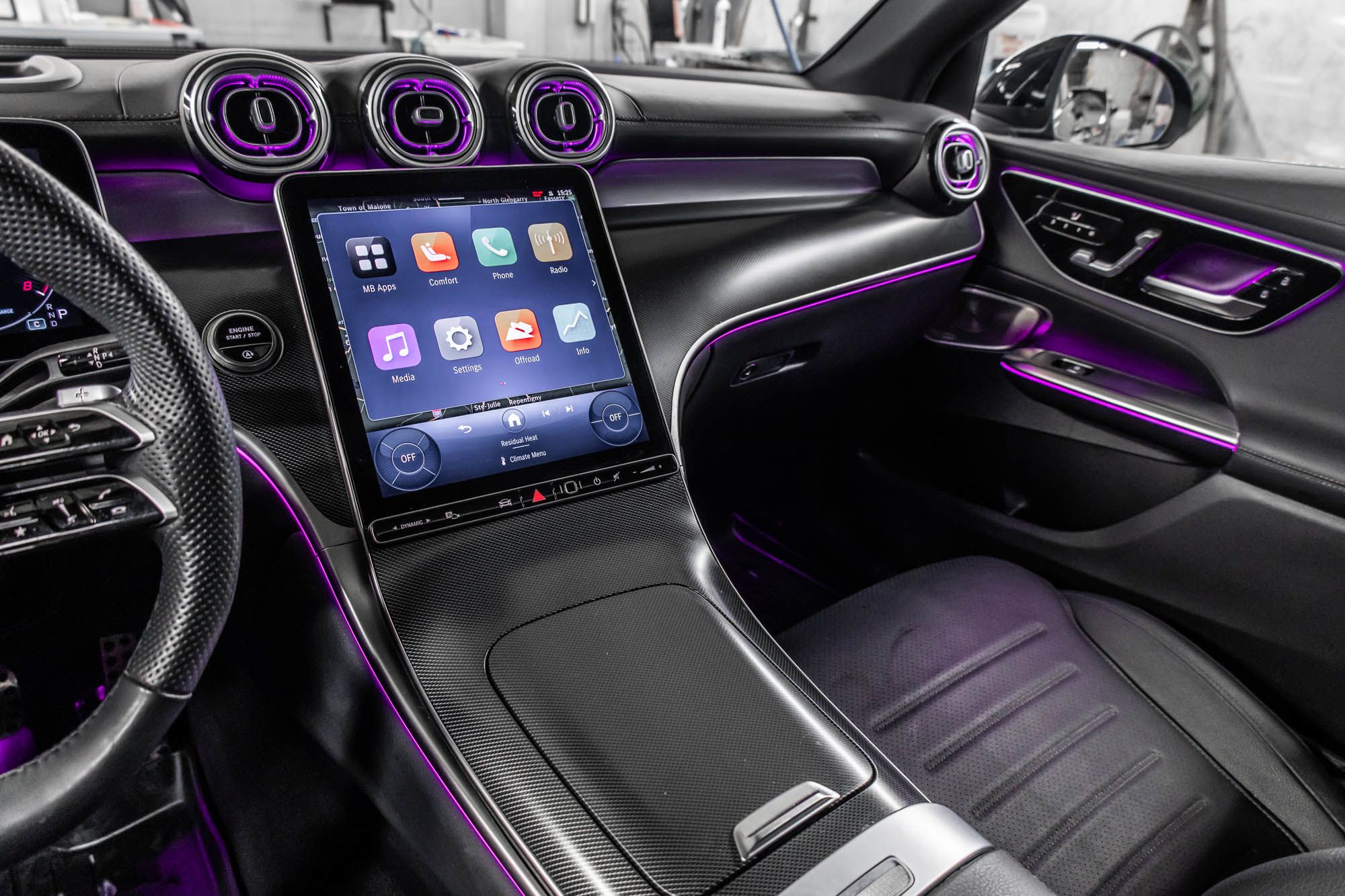 Mercedes-Benz GLC300  2025 à Dollard-des-Ormeaux, Québec