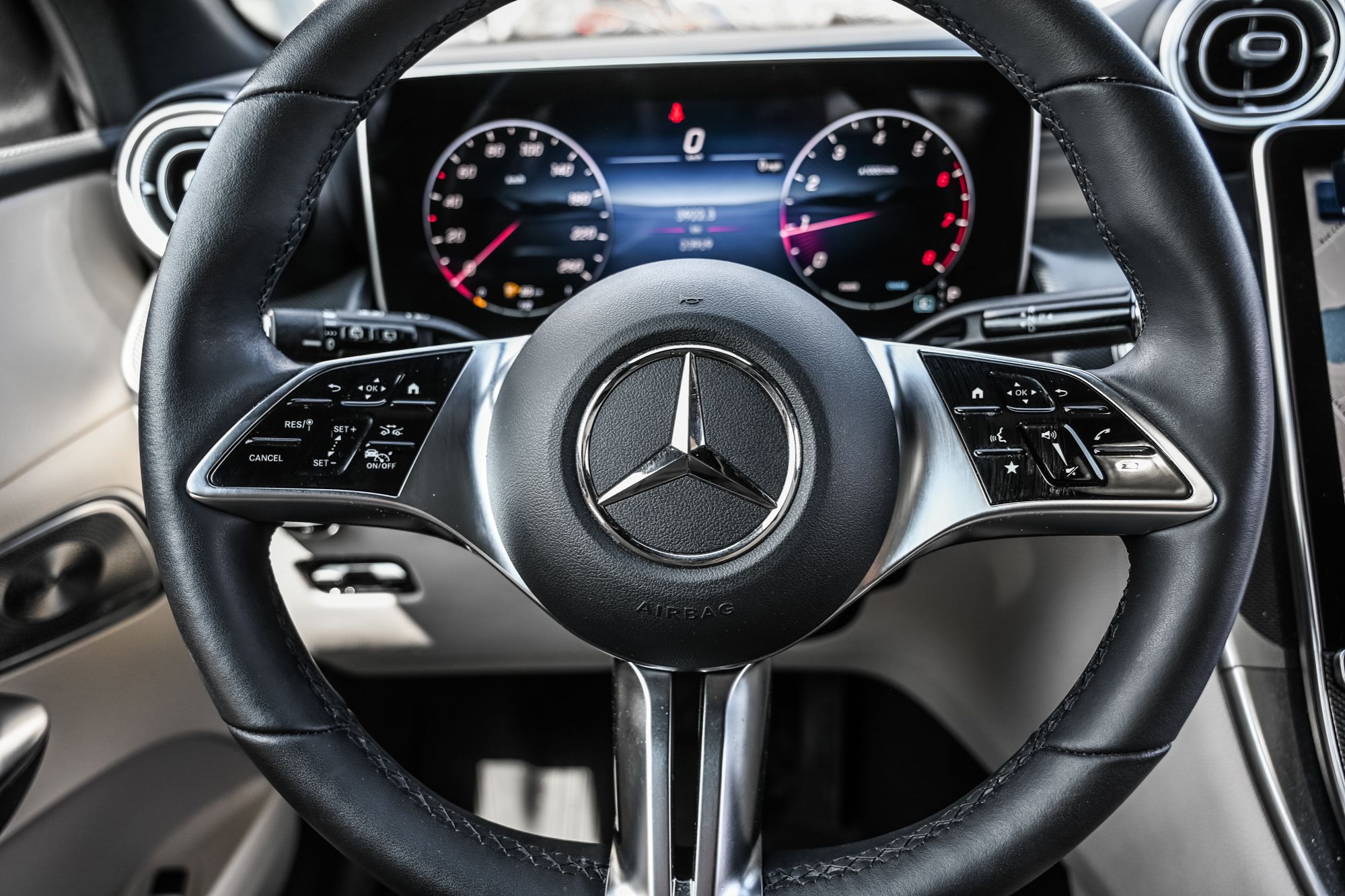 2025 Mercedes-Benz GLC300
