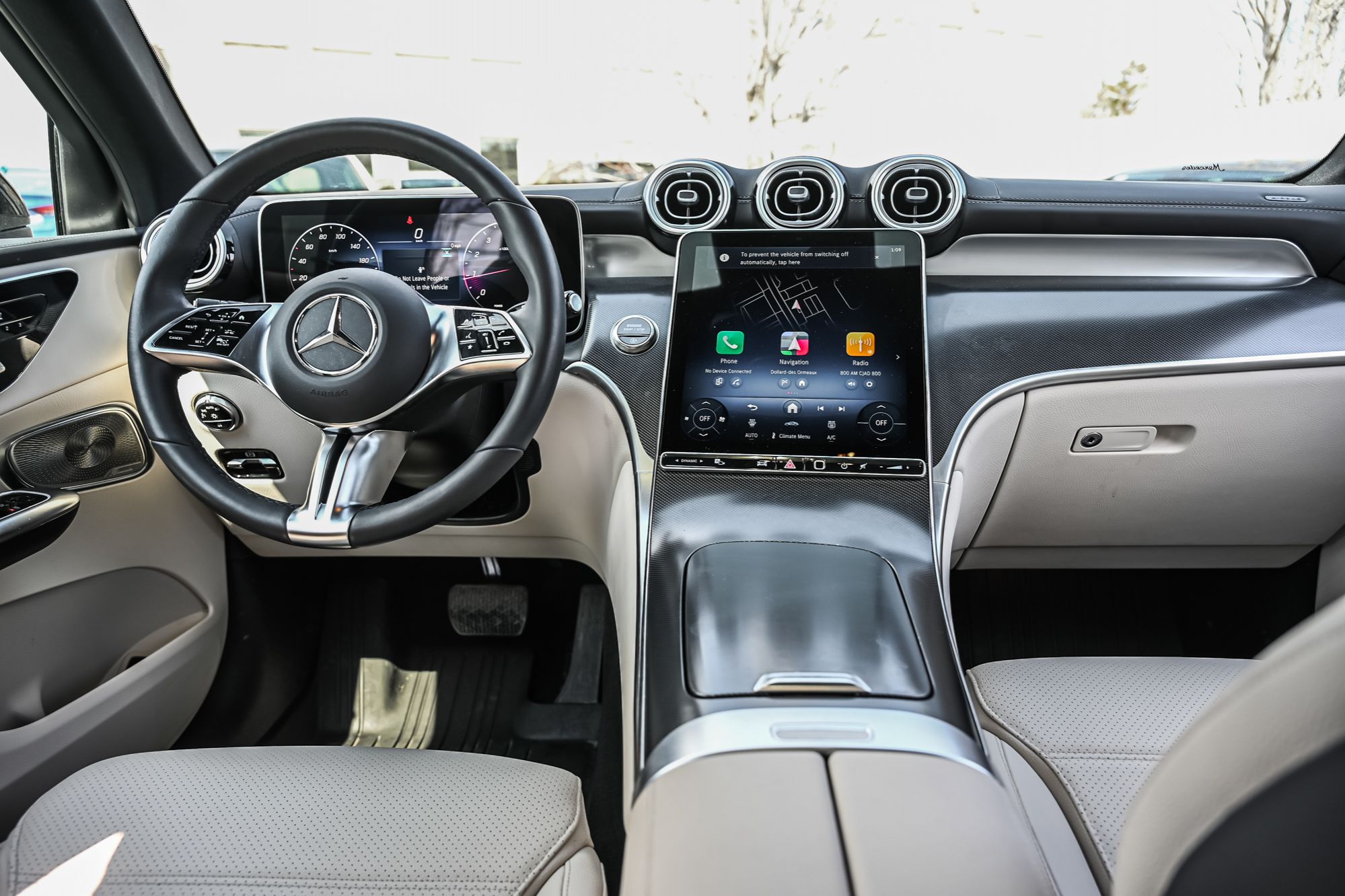 2025 Mercedes-Benz GLC300