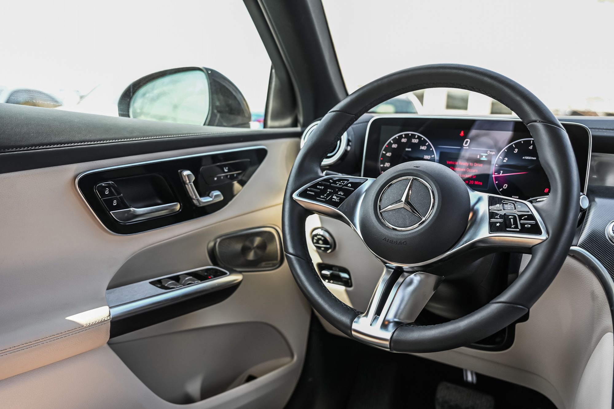 2025 Mercedes-Benz GLC300