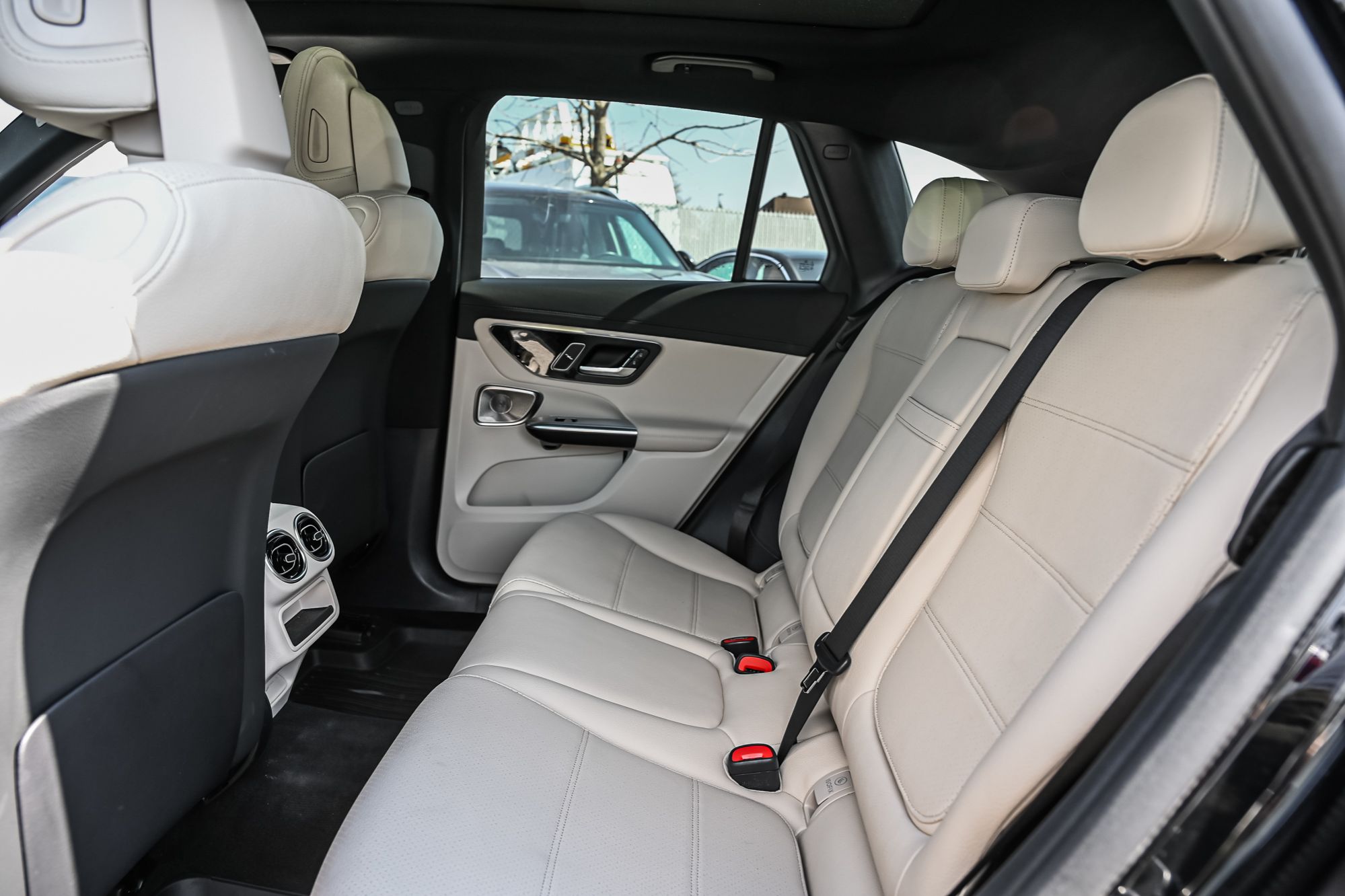 2025 Mercedes-Benz GLC300