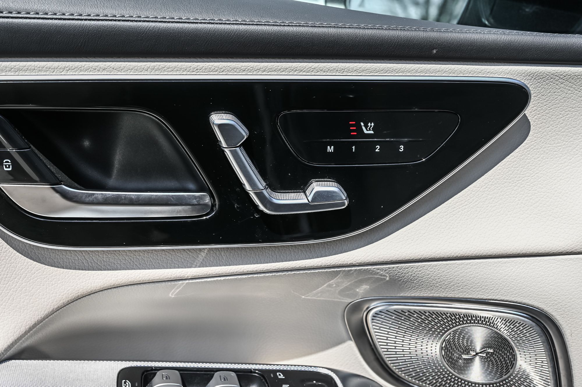 2025 Mercedes-Benz GLC300