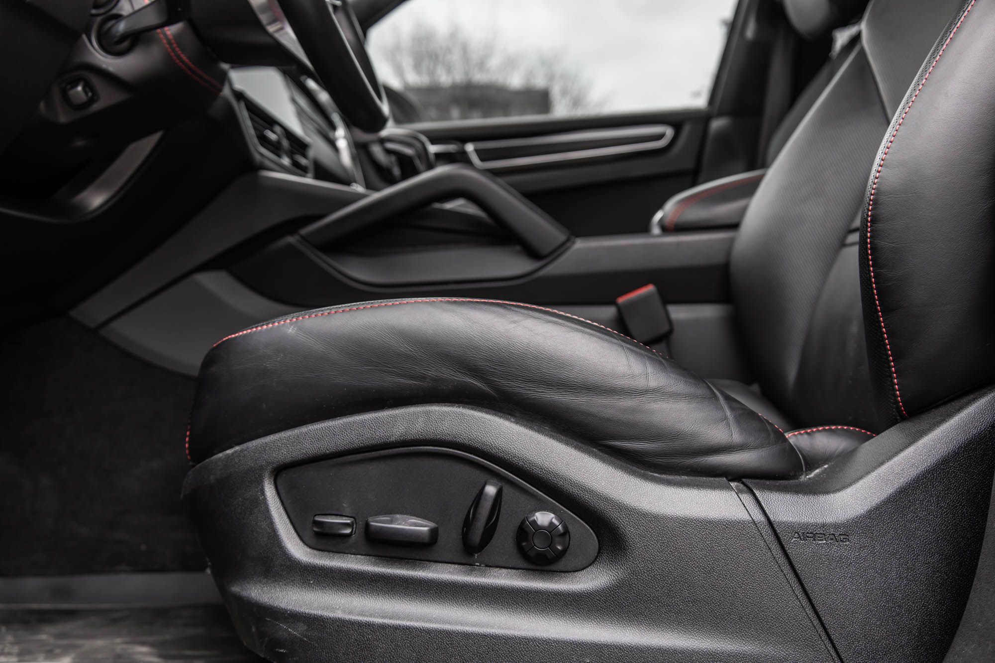 2023 Porsche Cayenne in Dollard-des-Ormeaux, Quebec